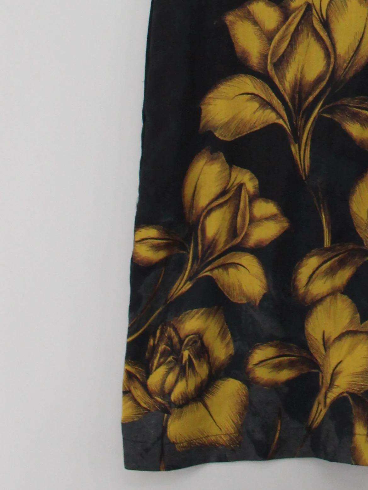 Thought Women's Top XL Black Floral 100% Lyocell Modal Short Sleeve V-Neck Basic - Image 4