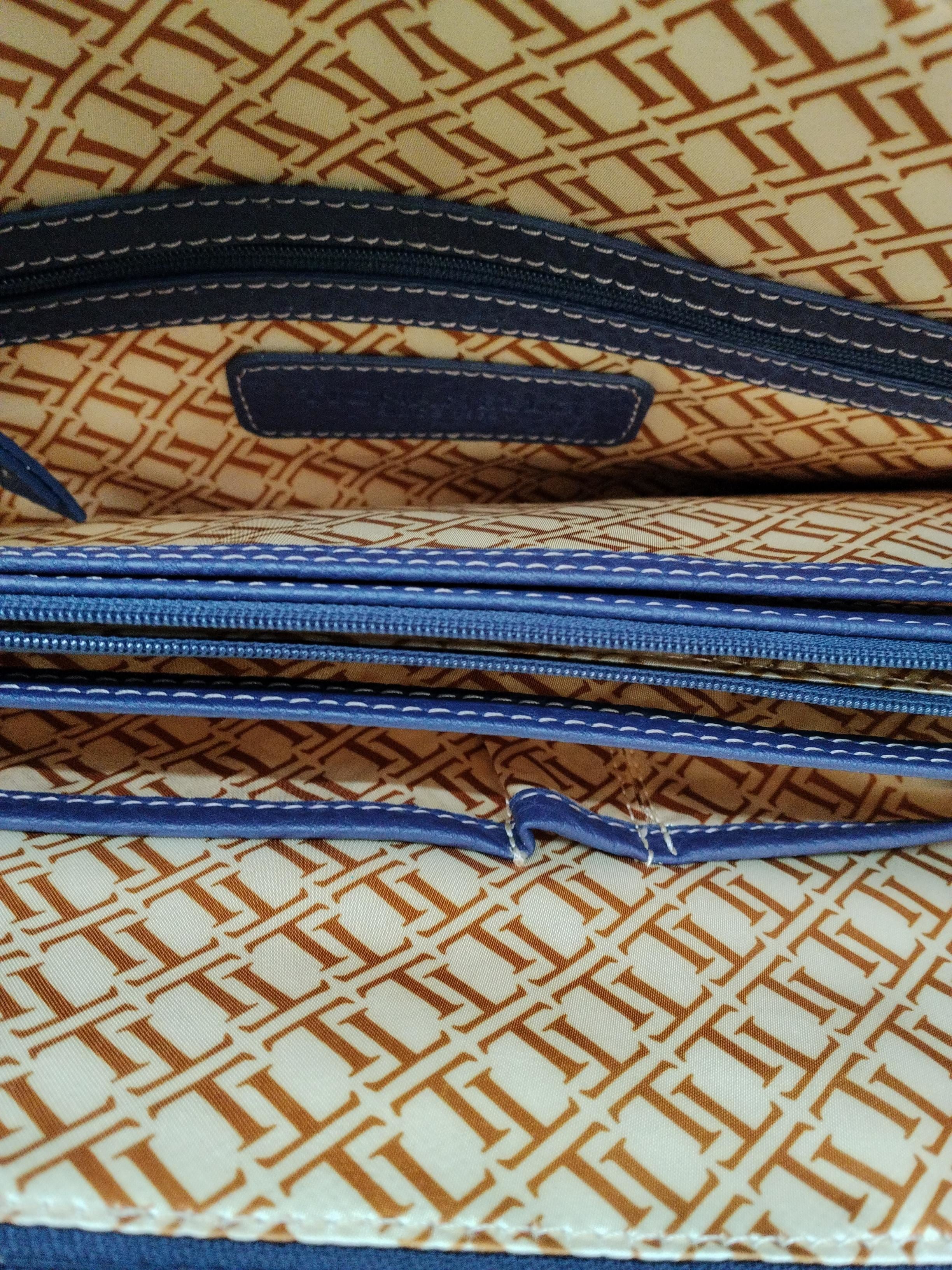 Tignanello Women's Bag Blue 100% Leather Shoulder Bag - Image 4
