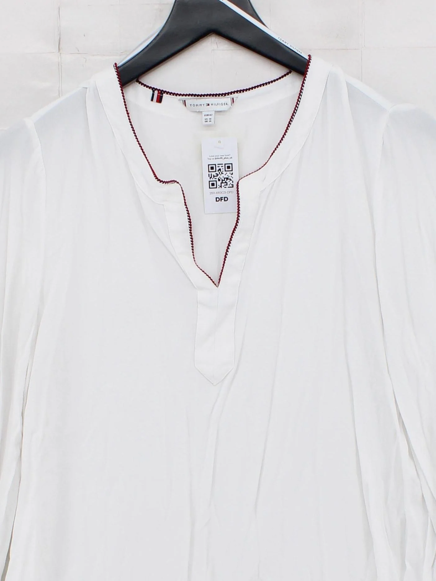 Tommy Hilfiger Women's Blouse UK 14 White 100% Viscose Long Sleeve V-Neck Basic - Image 3