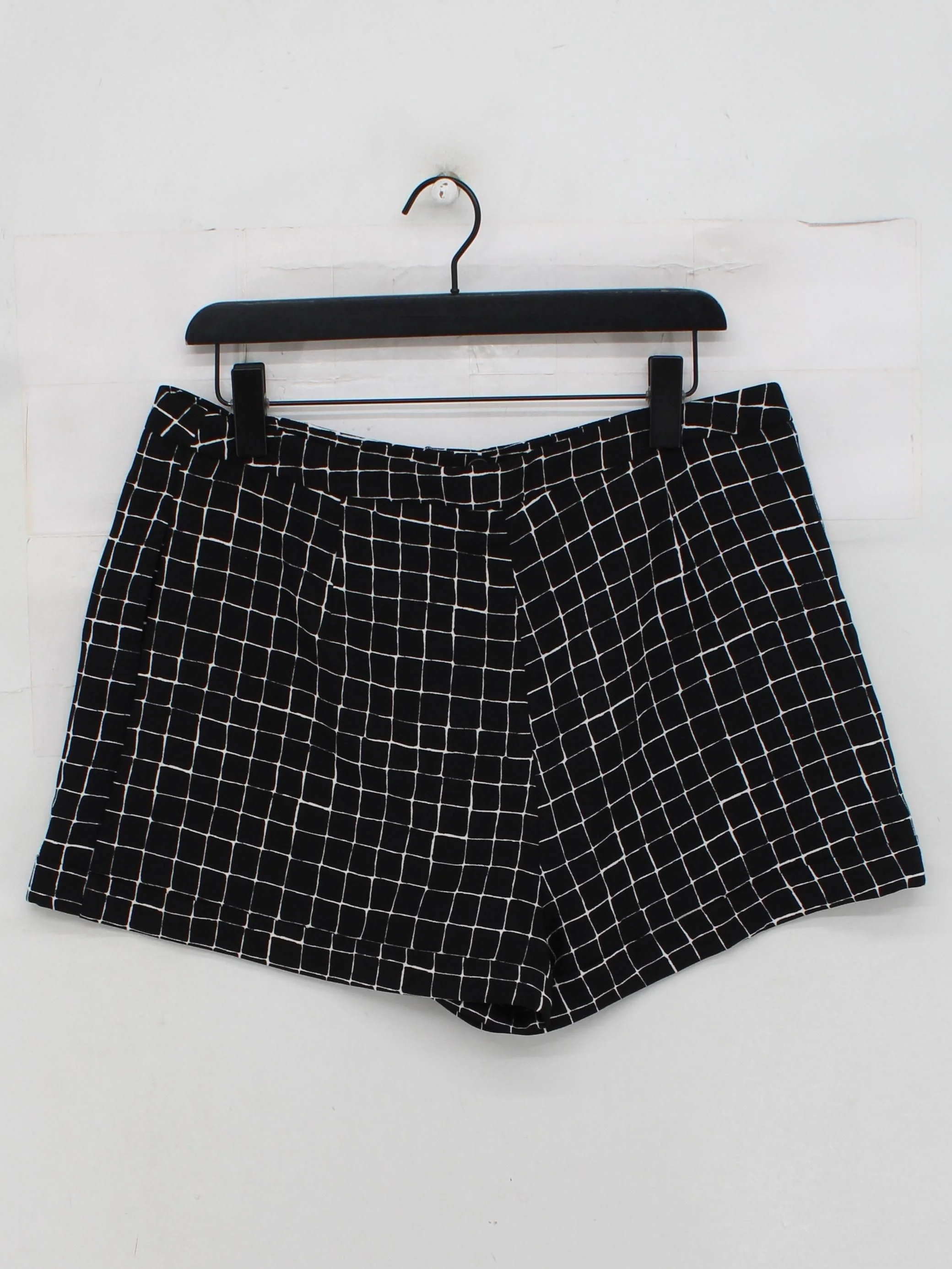 Topshop Women's Shorts L Black Checkered 100% Polyester Sweat - Image 2