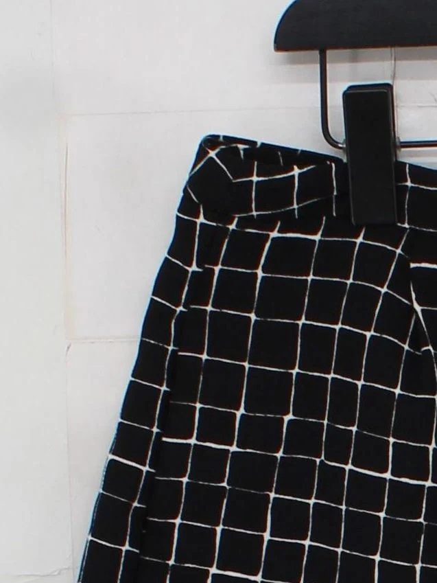 Topshop Women's Shorts L Black Checkered 100% Polyester Sweat - Image 4