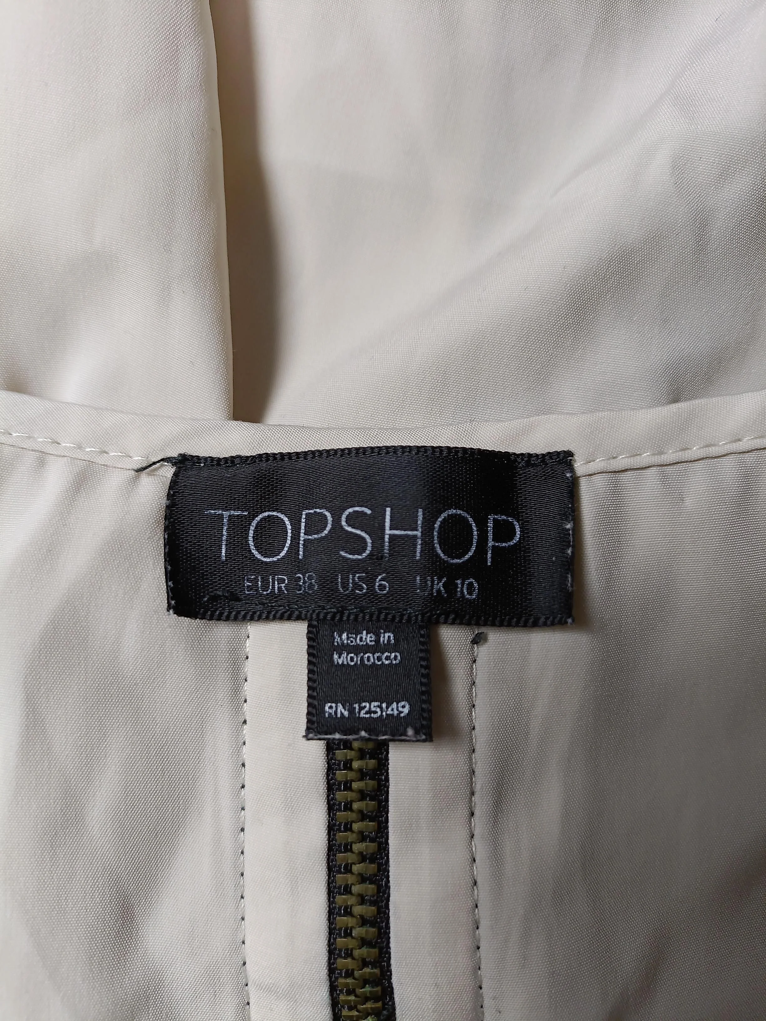 Topshop Women's T-Shirt M Cream 100% Polyester Sleeveless Round Neck Basic - Image 6