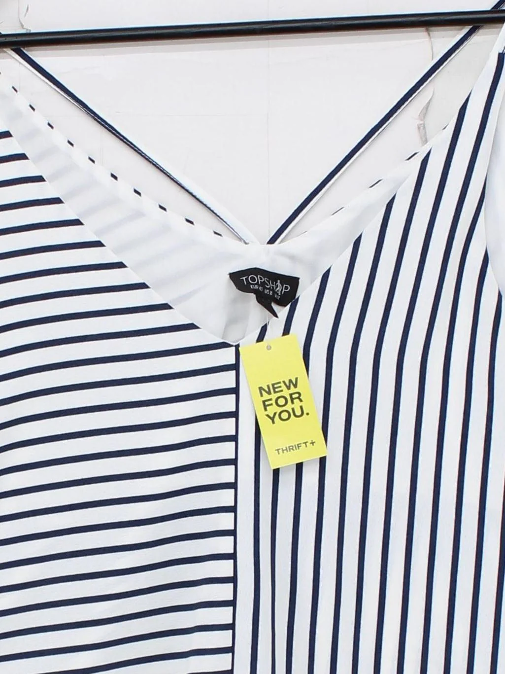 Topshop Women's Top M White Striped 100% Polyester Sleeveless V-Neck Basic - Image 3