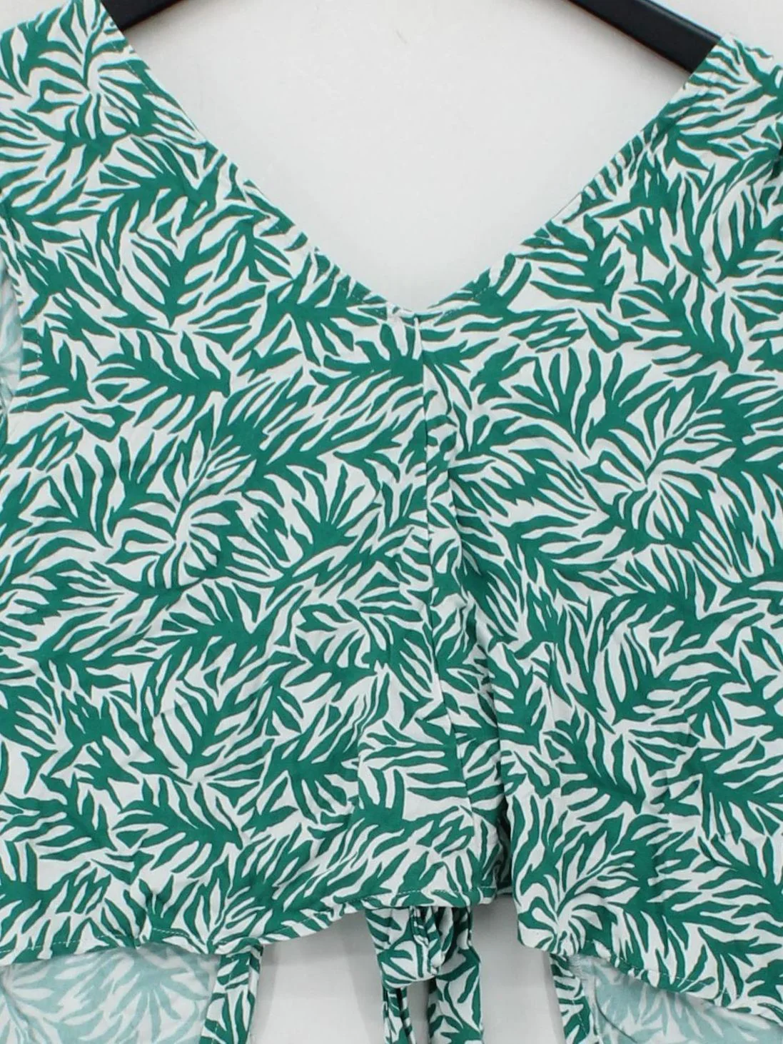Topshop Women's Top S Green 100% Viscose Sleeveless V-Neck Cropped - Image 3
