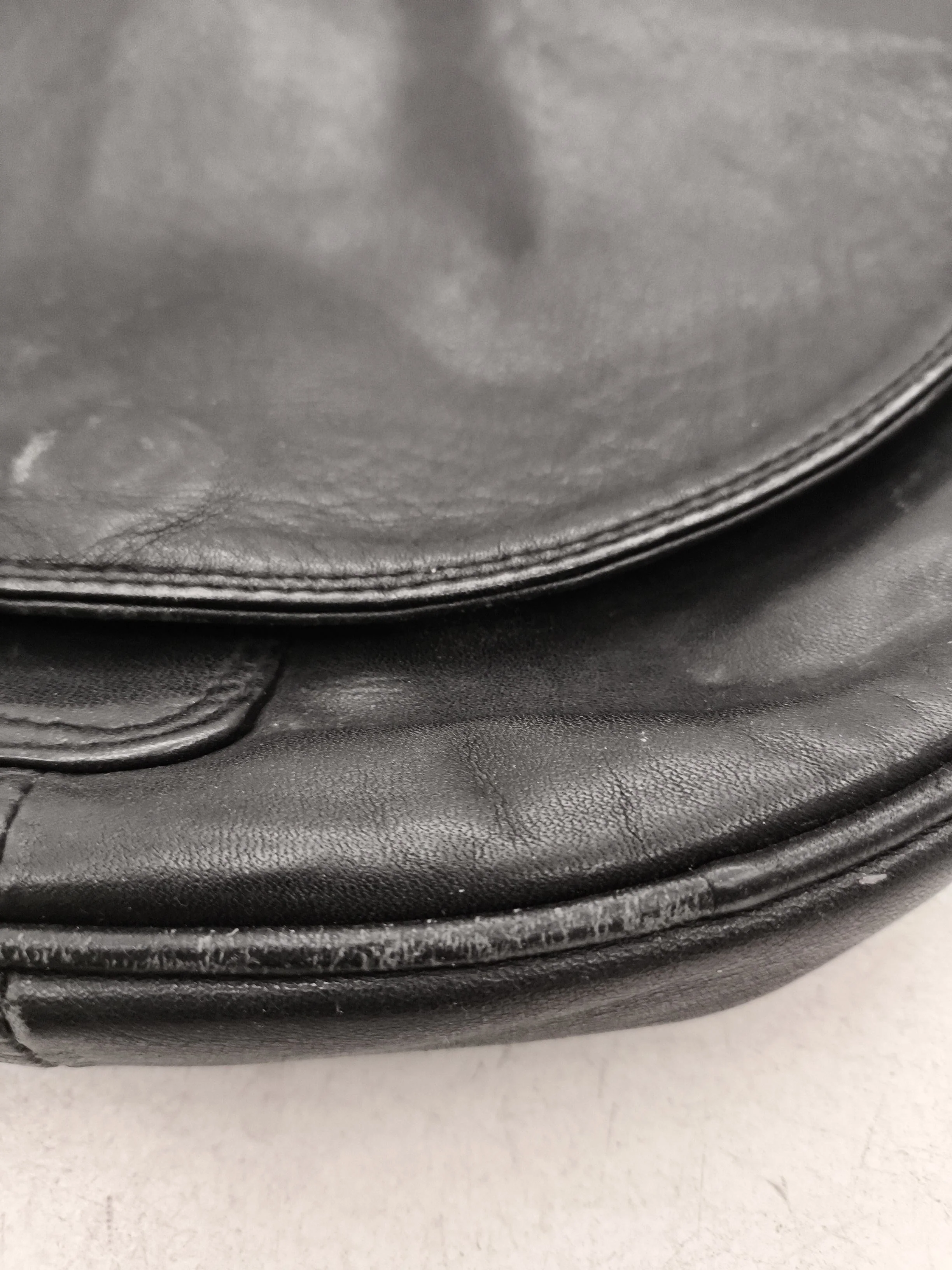 Tula Women's Bag Black 100% Leather Crossbody - Image 5