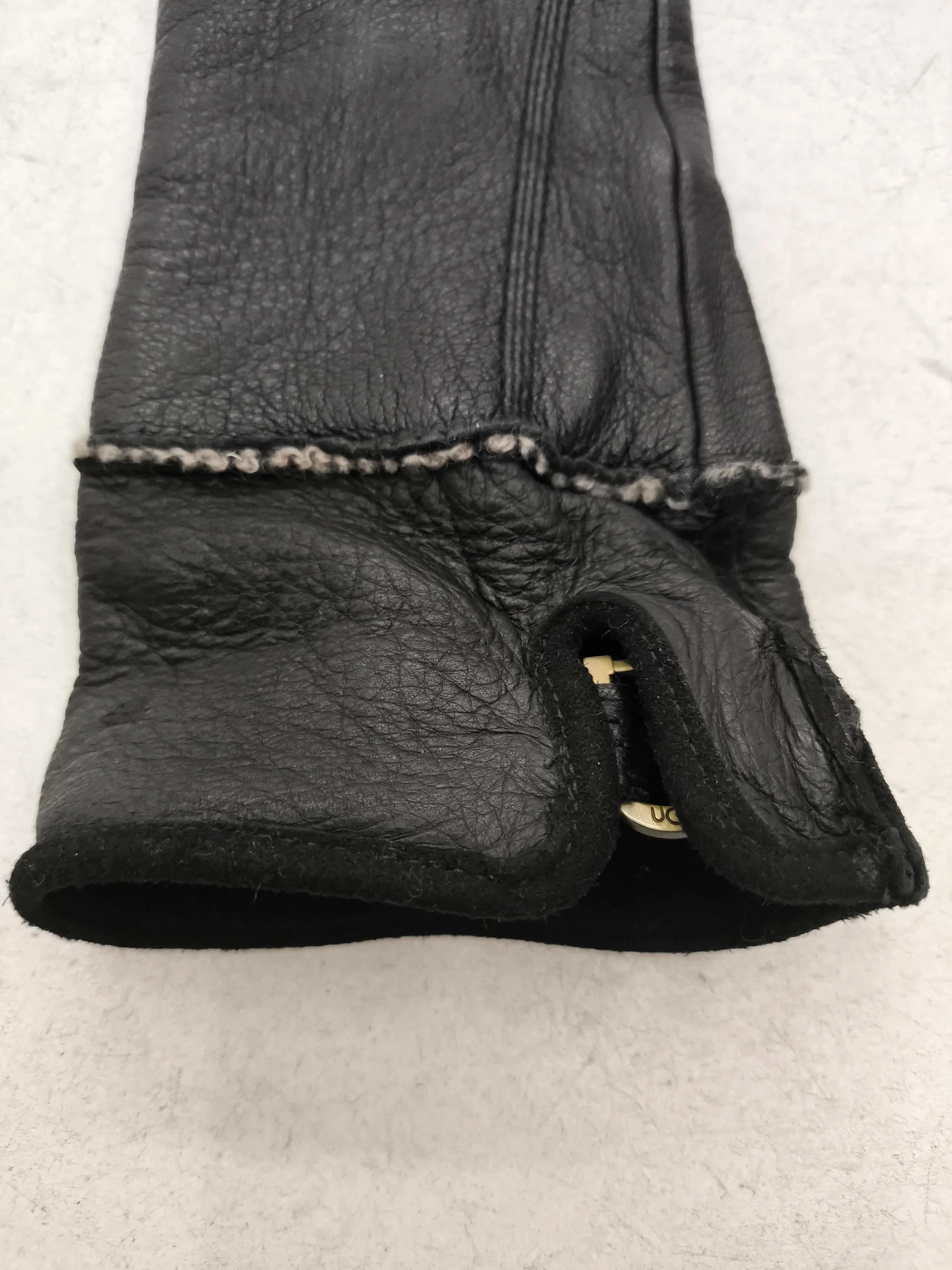 UGG Australia Men's Gloves S Black Leather with Cashmere Glove - Image 4