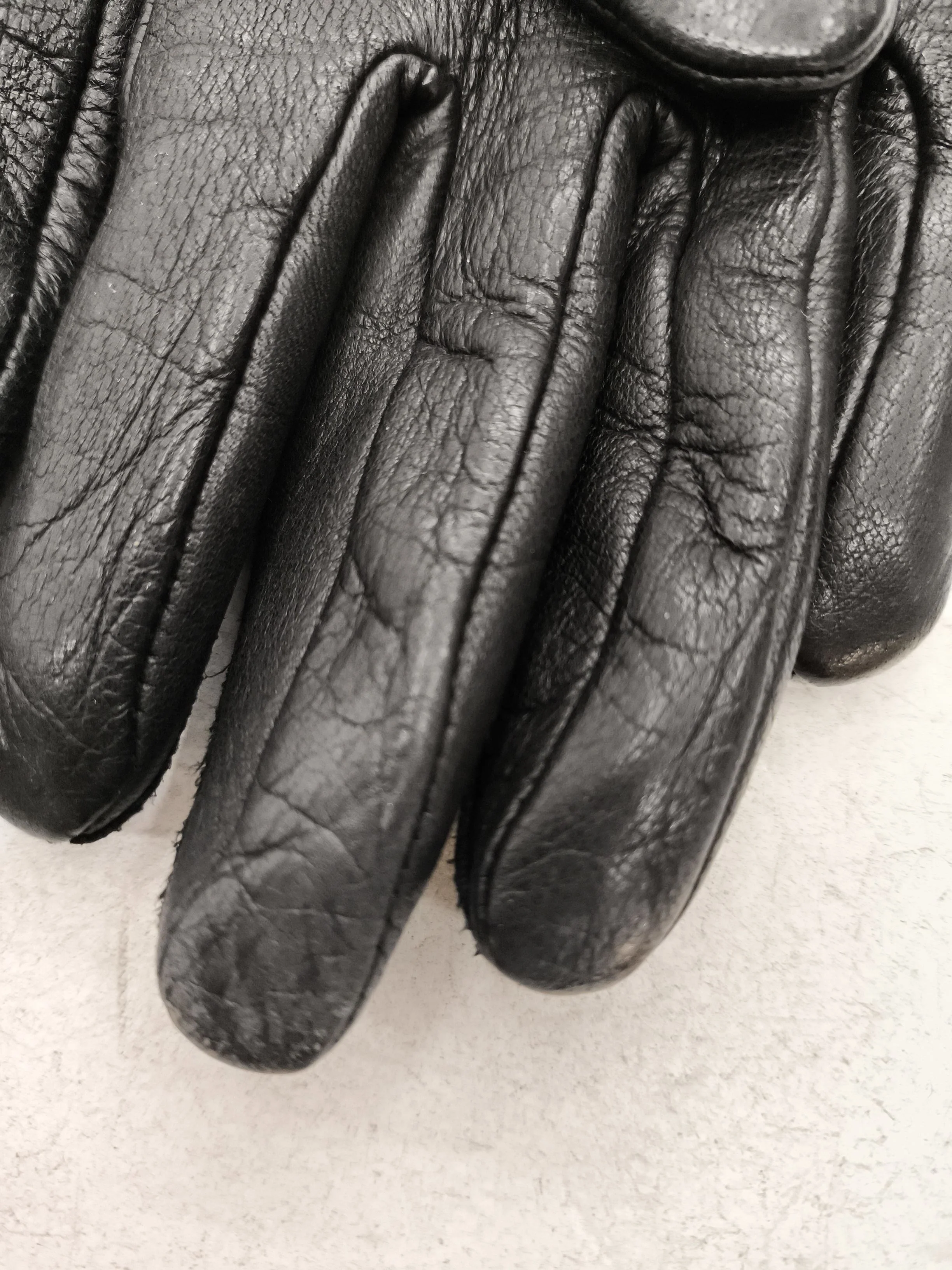 UGG Australia Men's Gloves S Black Leather with Cashmere Glove - Image 5