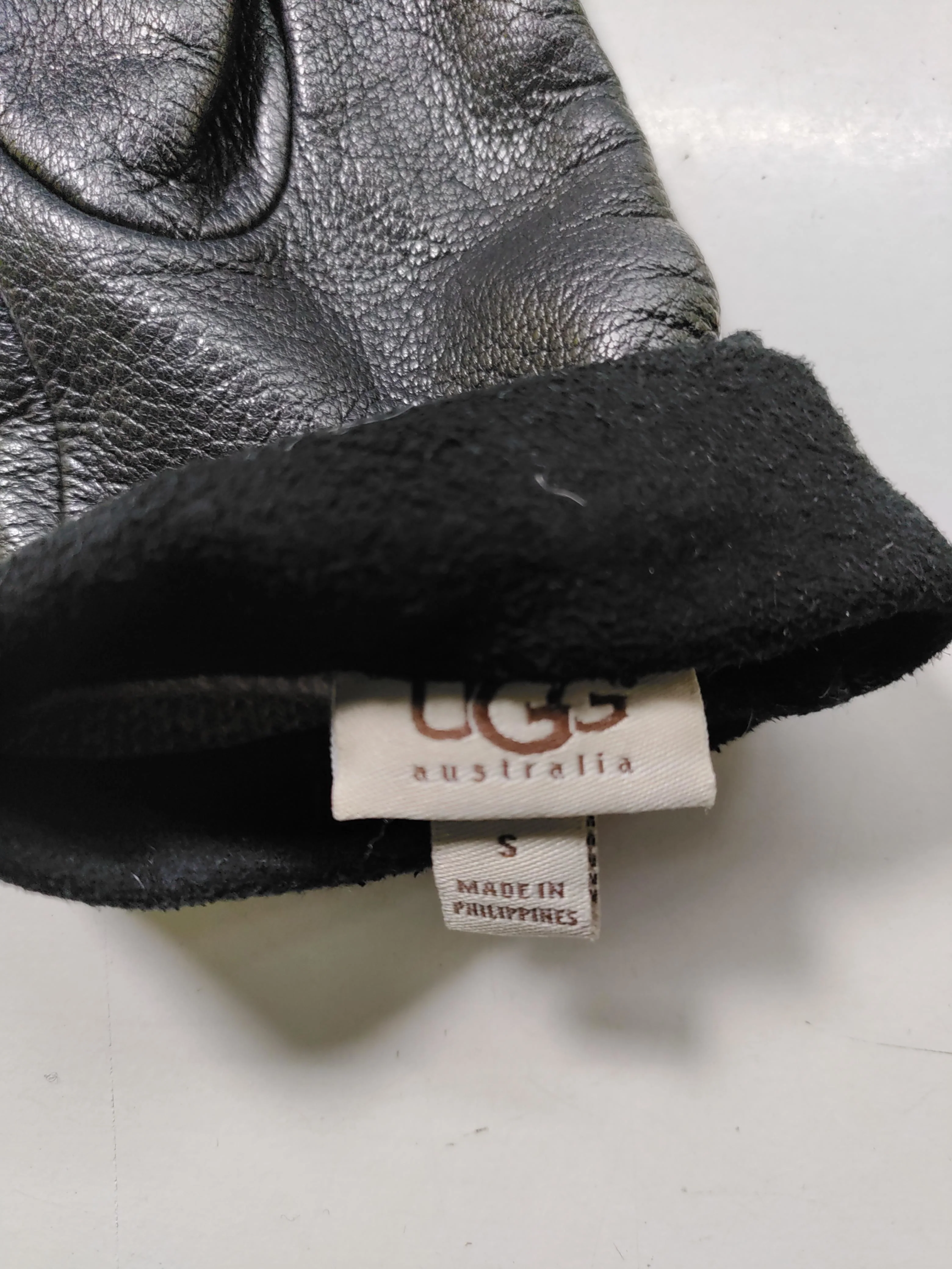 UGG Australia Men's Gloves S Black Leather with Cashmere Glove - Image 6