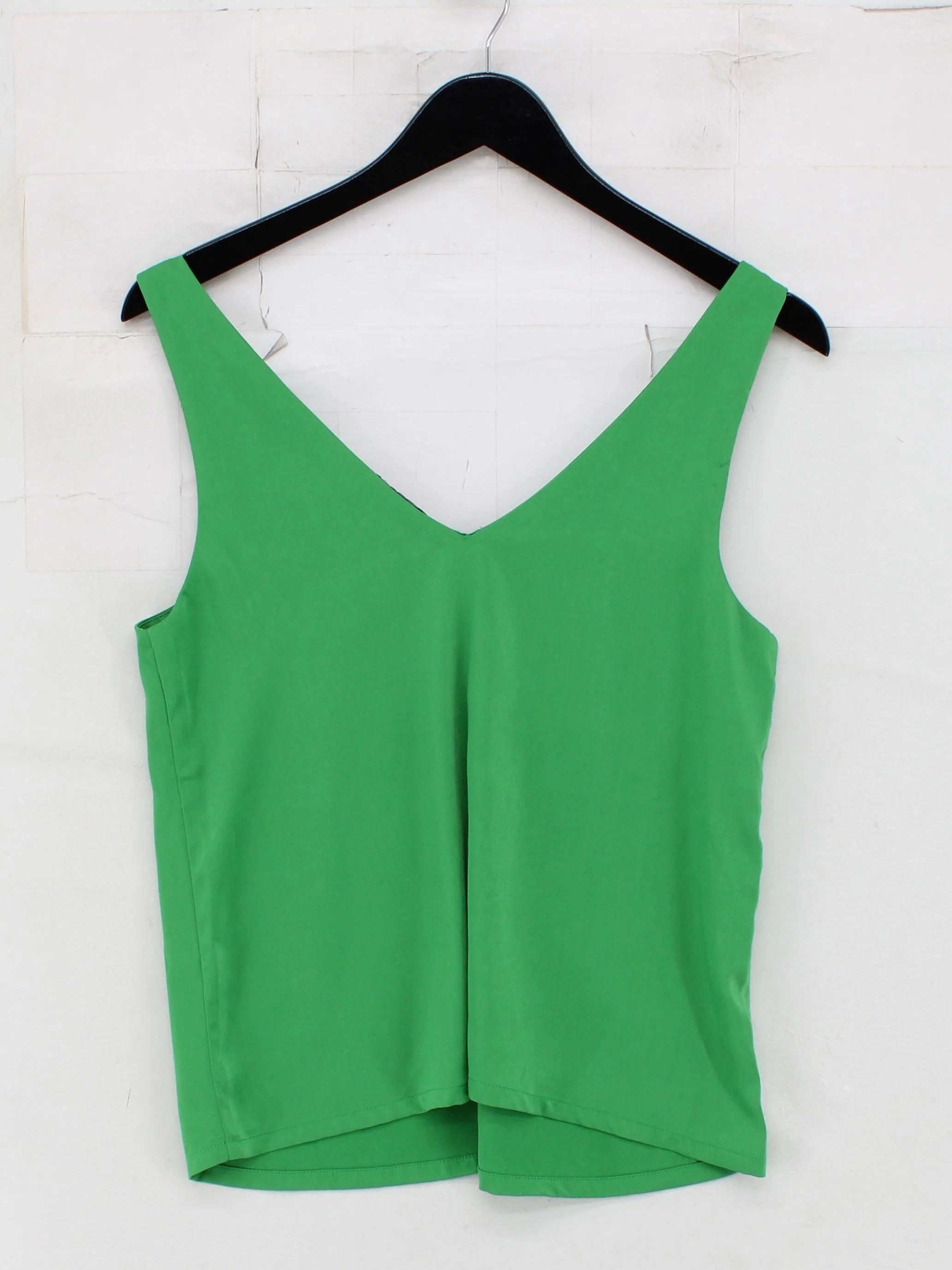 Unfolded Women's T-Shirt S Green 100% Polyester Sleeveless V-Neck Basic - Image 2