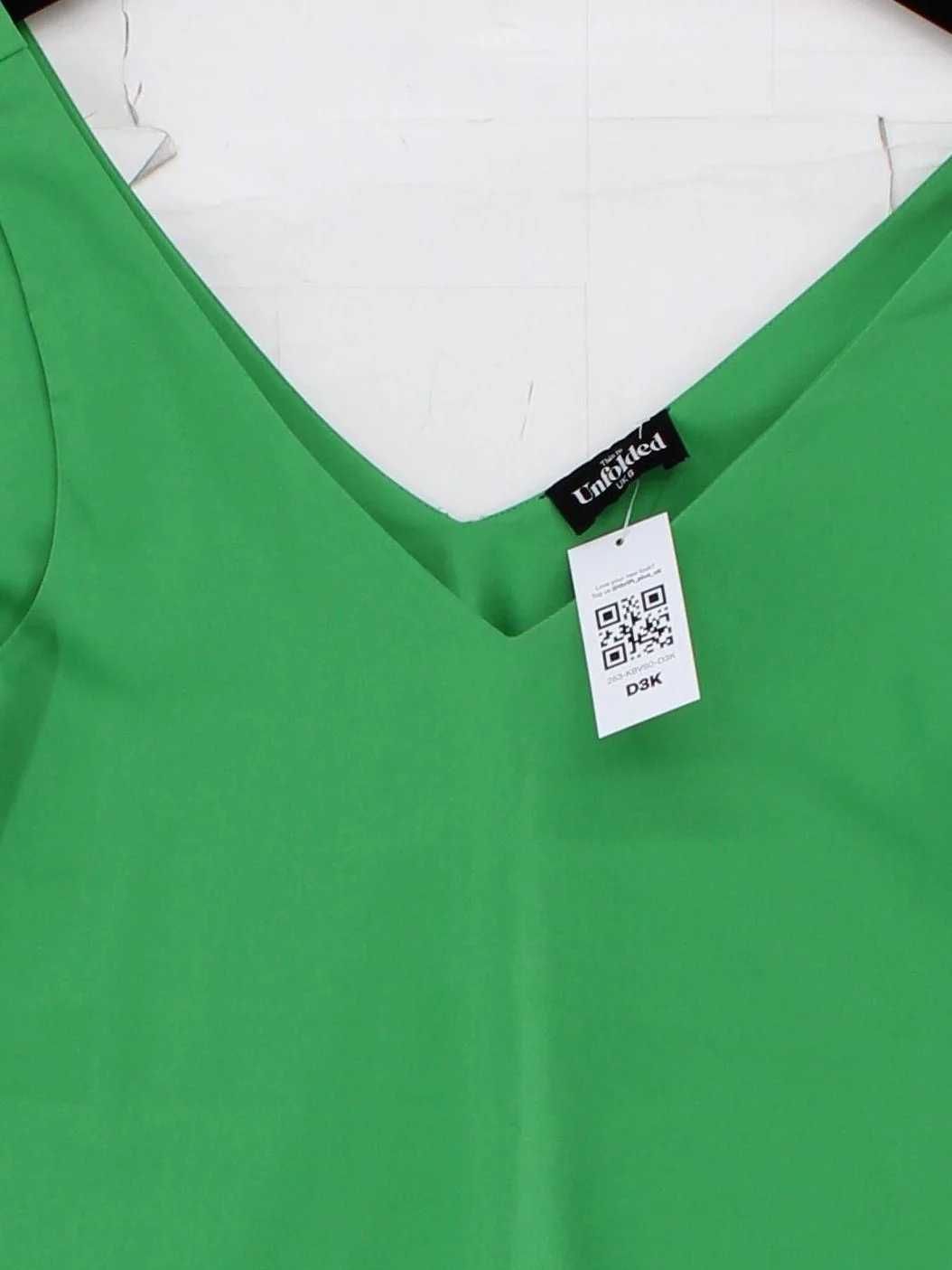Unfolded Women's T-Shirt S Green 100% Polyester Sleeveless V-Neck Basic - Image 3
