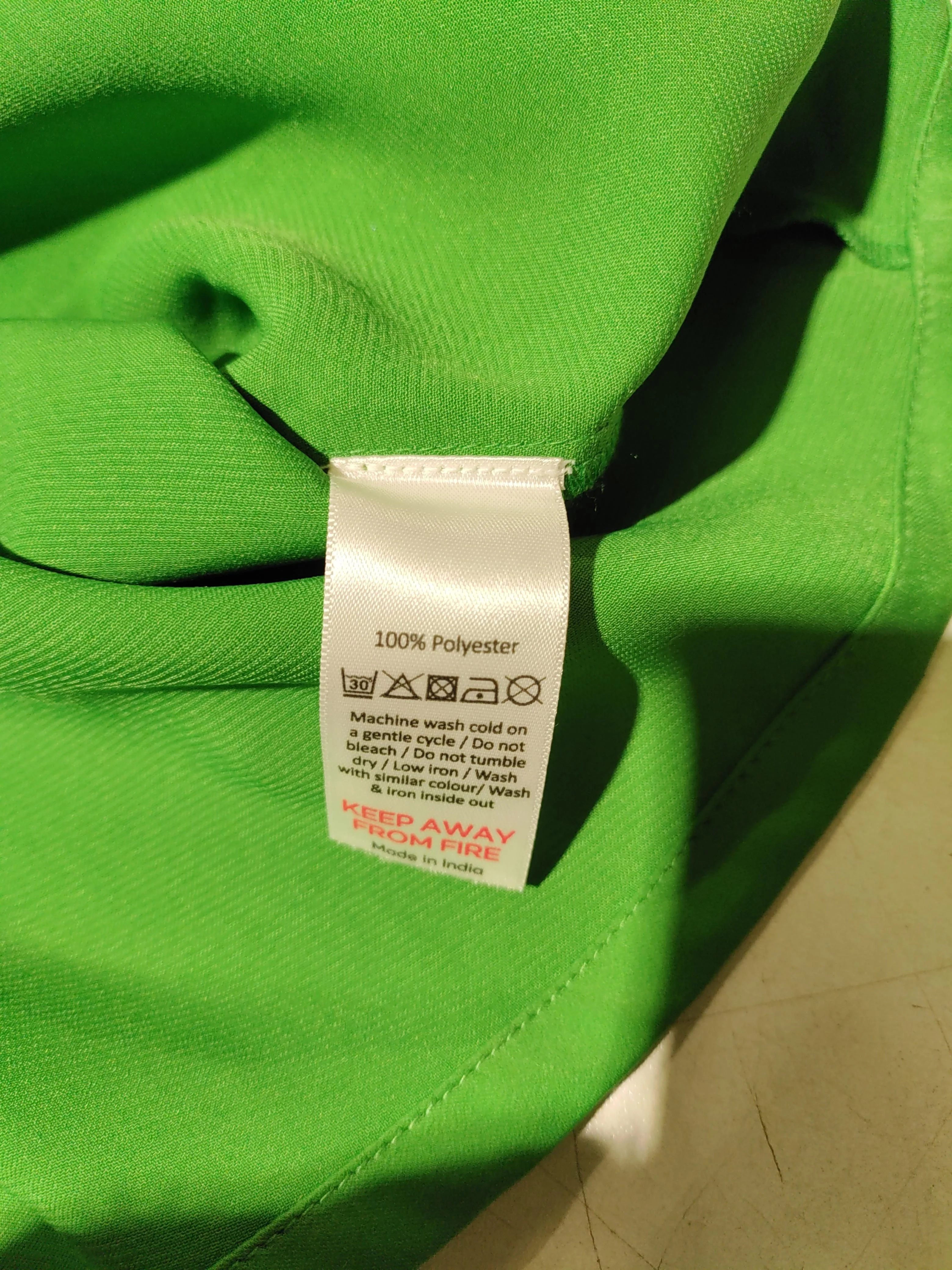 Unfolded Women's T-Shirt S Green 100% Polyester Sleeveless V-Neck Basic - Image 6