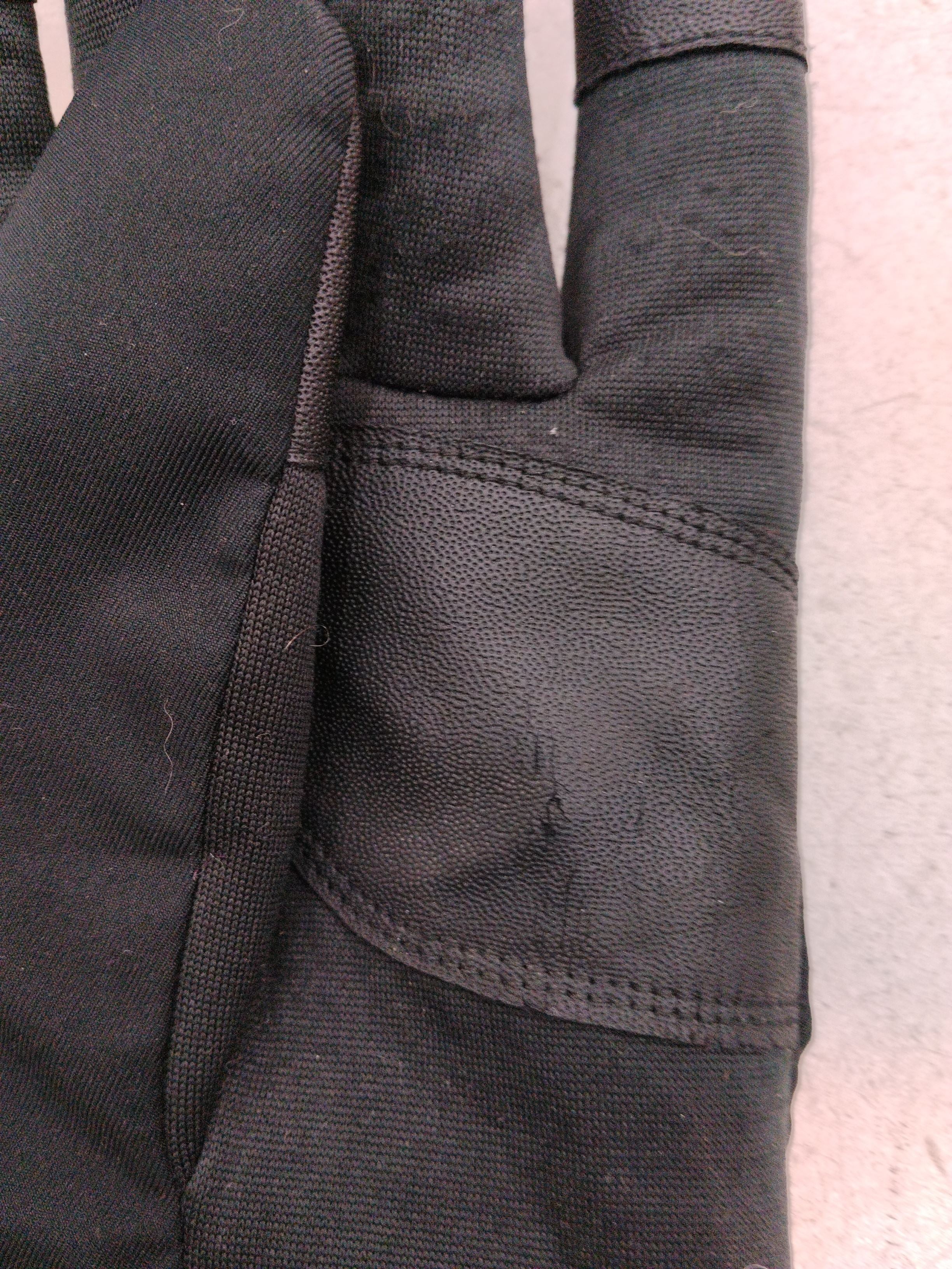 Uniqlo Men's Gloves M Black Polyester with Spandex, Rayon Glove - Image 5