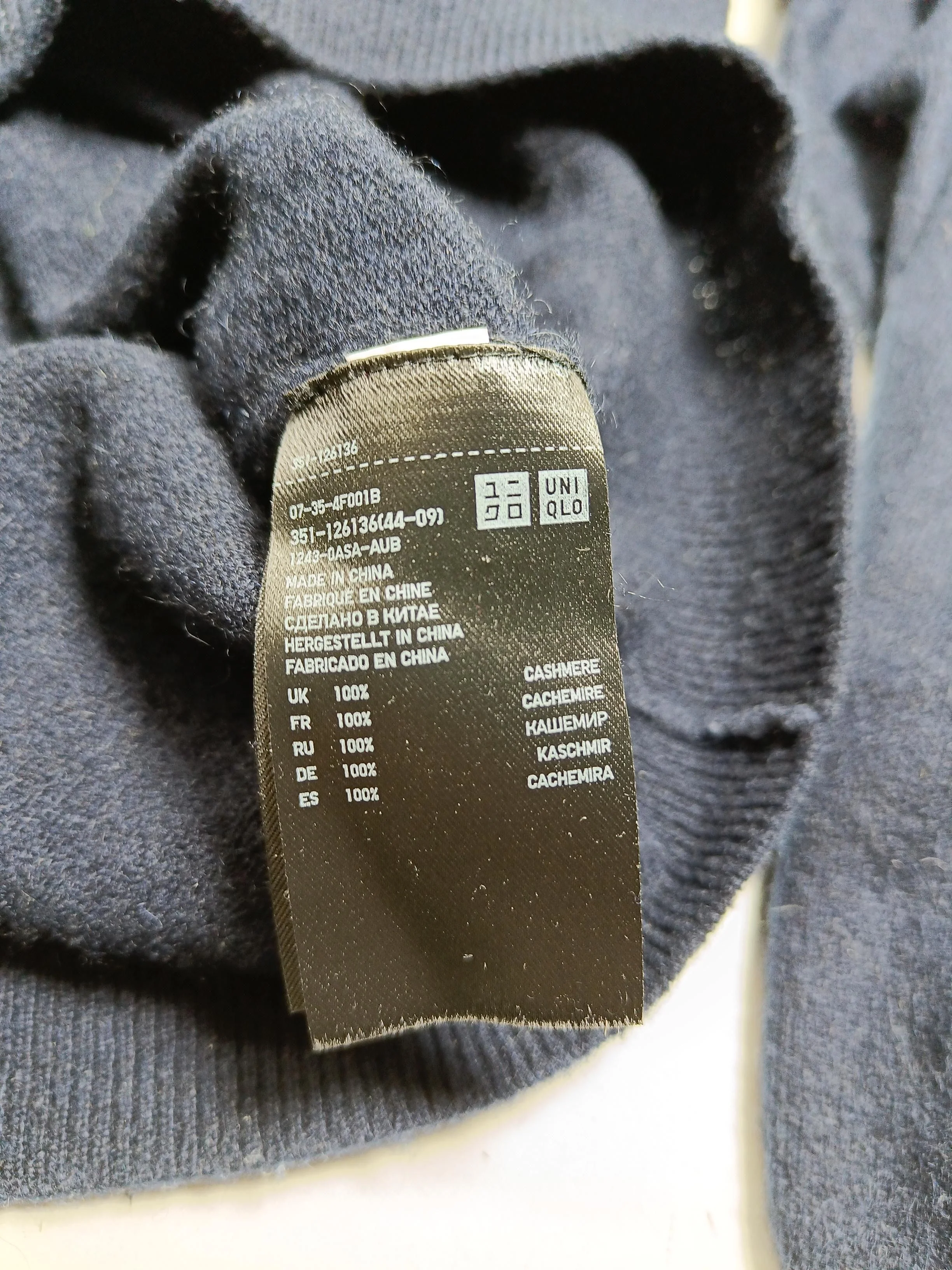 Uniqlo Men's Jumper M Blue 100% Cashmere V-Neck Pullover - Image 7