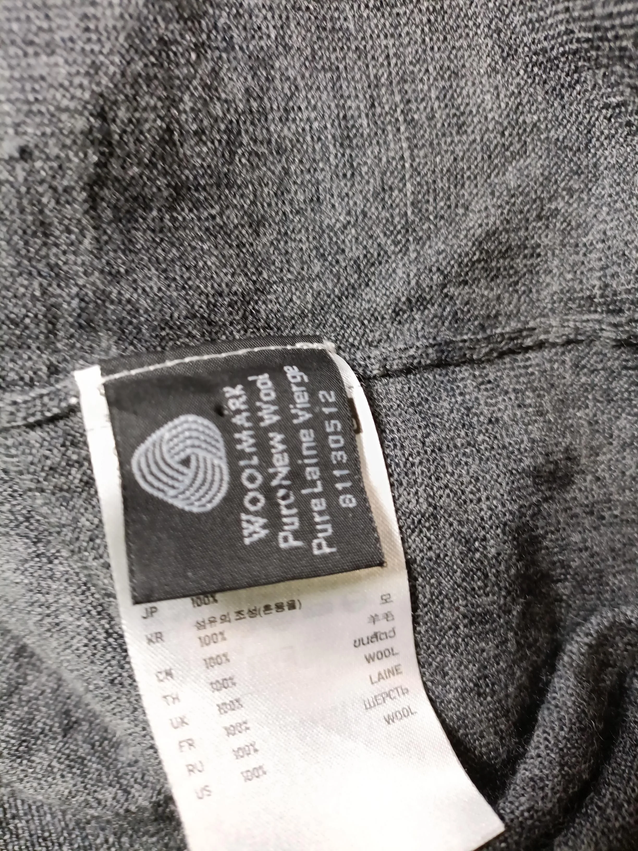 Uniqlo Men's Jumper M Grey 100% Wool V-Neck Pullover - Image 6