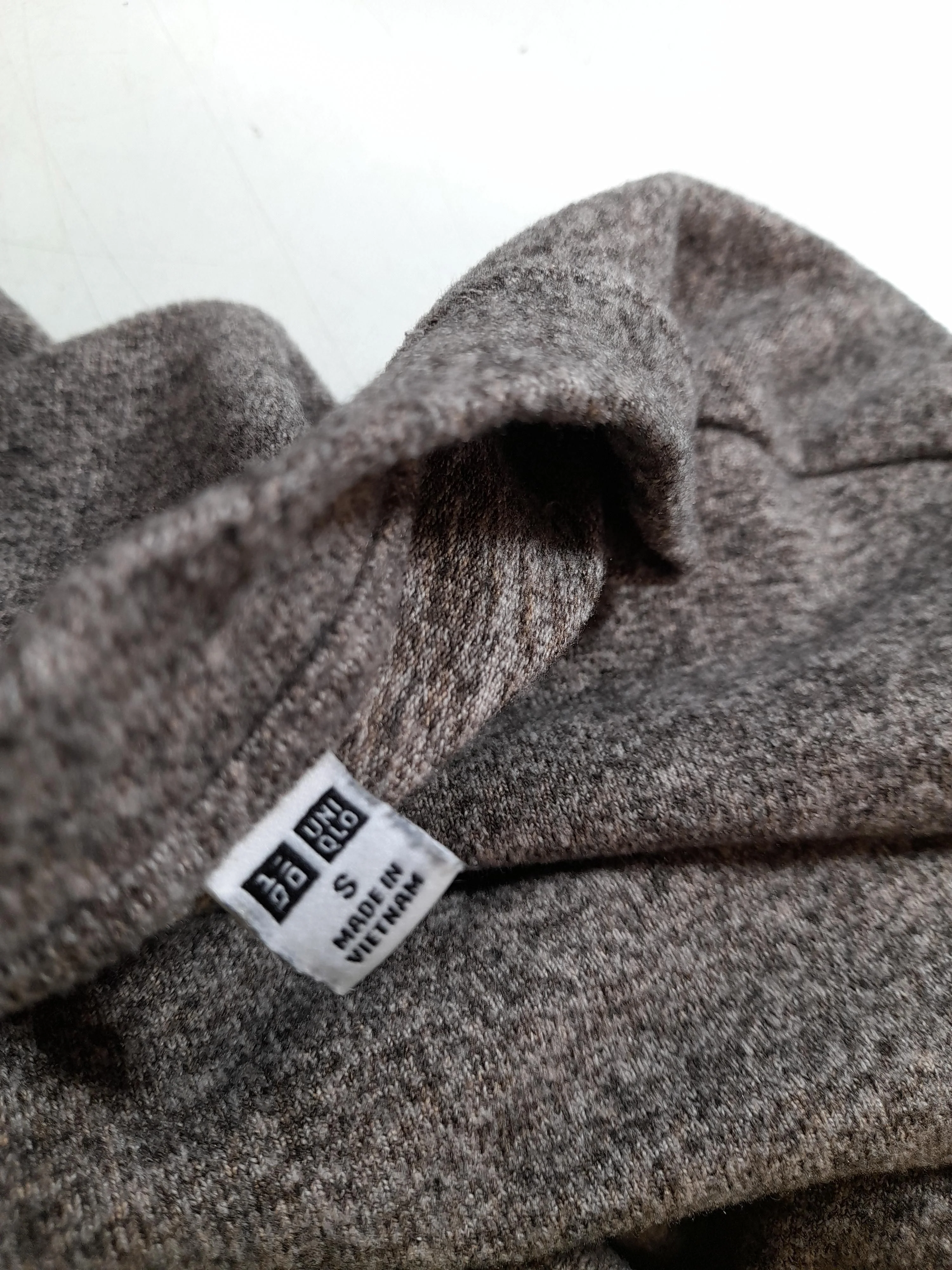 Uniqlo Men's Jumper S Brown Polyester with Elastane Round Neck Pullover - Image 5