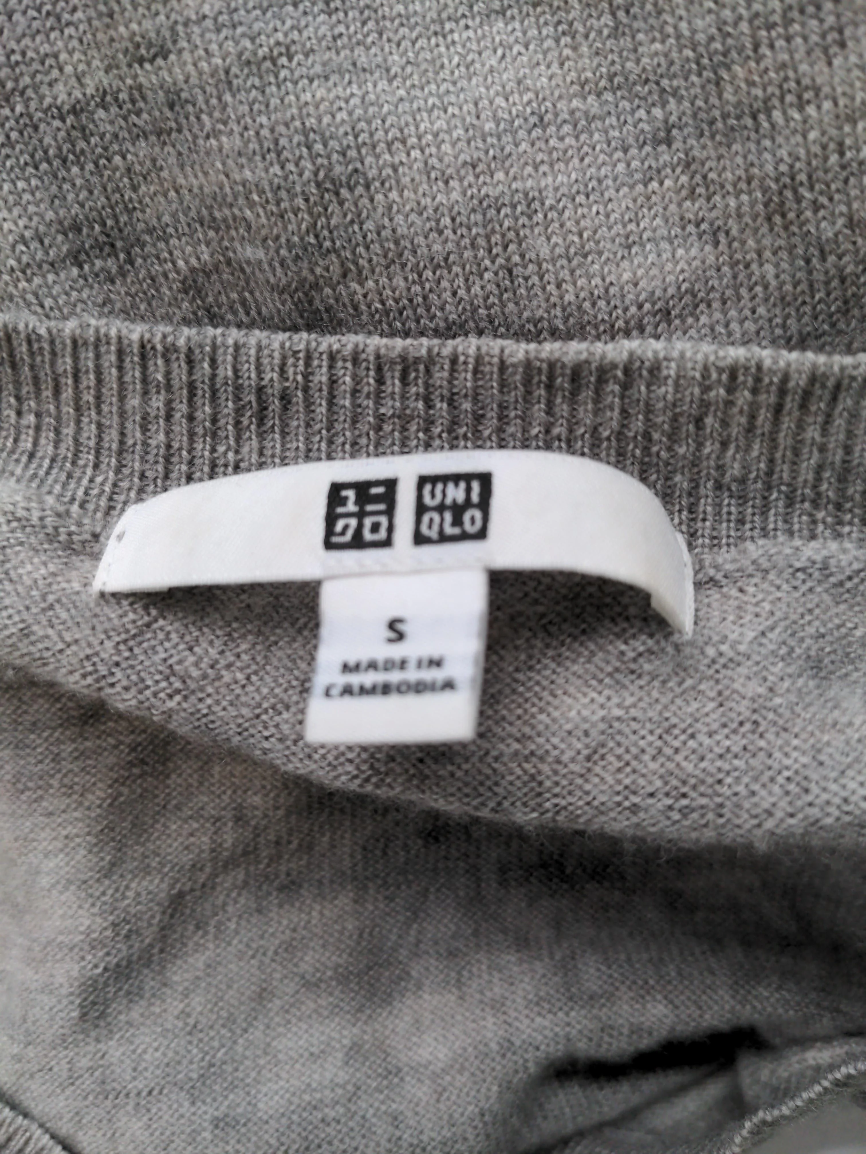 Uniqlo Men's Jumper S Grey 100% Wool V-Neck Pullover - Image 5