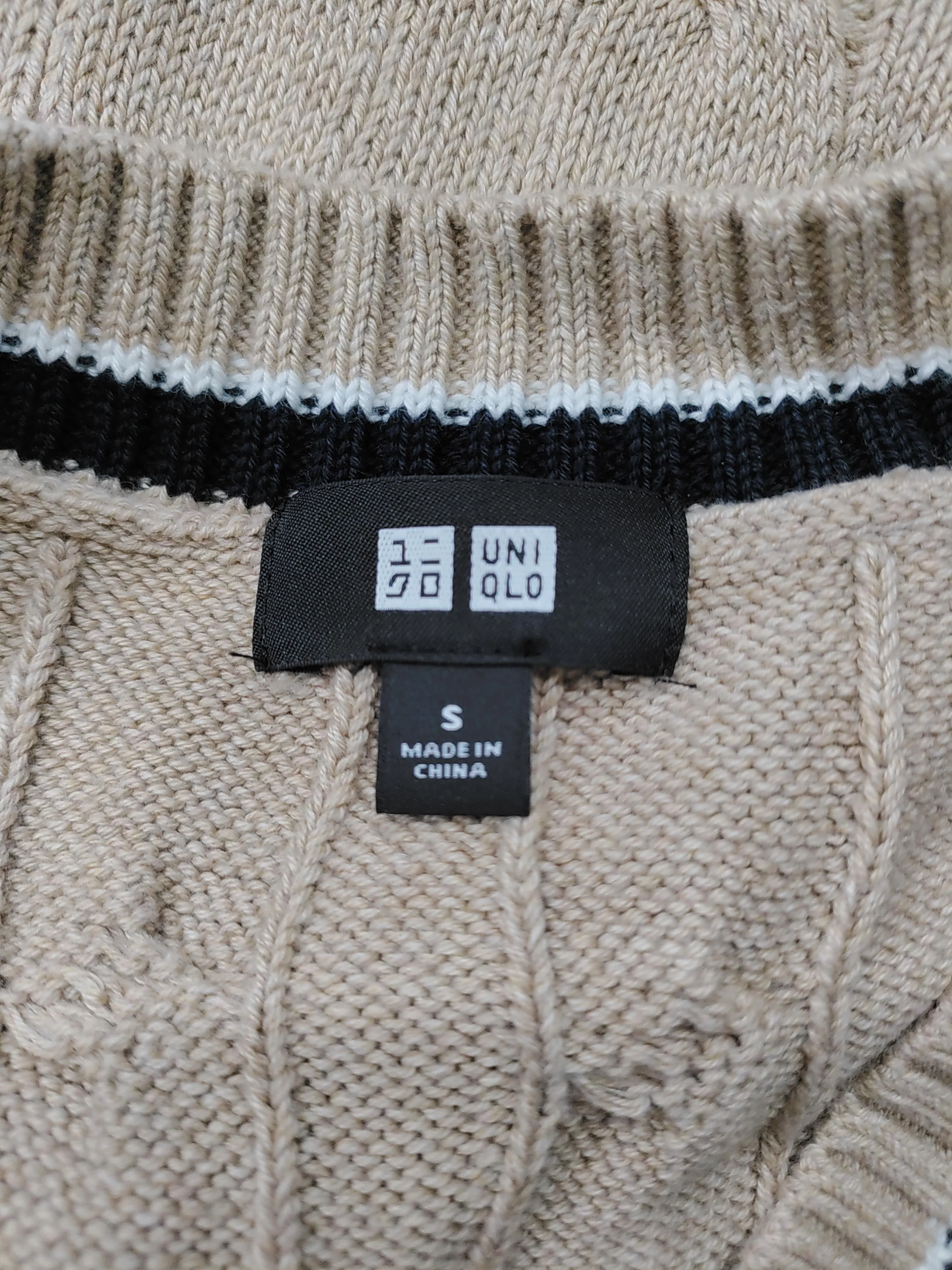 Uniqlo Men's Jumper S Tan Cotton with Nylon V-Neck Vest - Image 5
