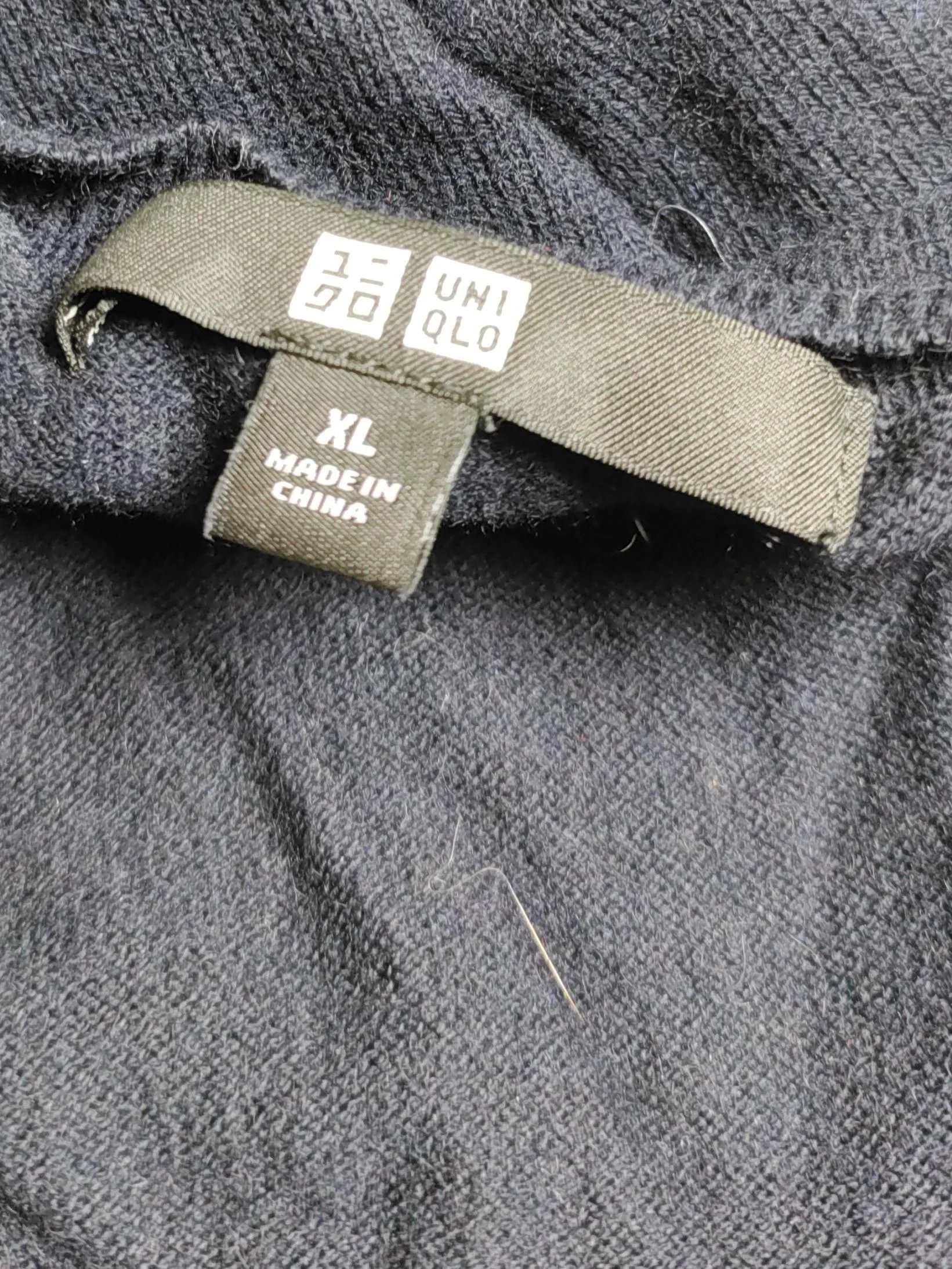 Uniqlo Men's Jumper XL Black Cotton with Cashmere V-Neck Pullover - Image 5