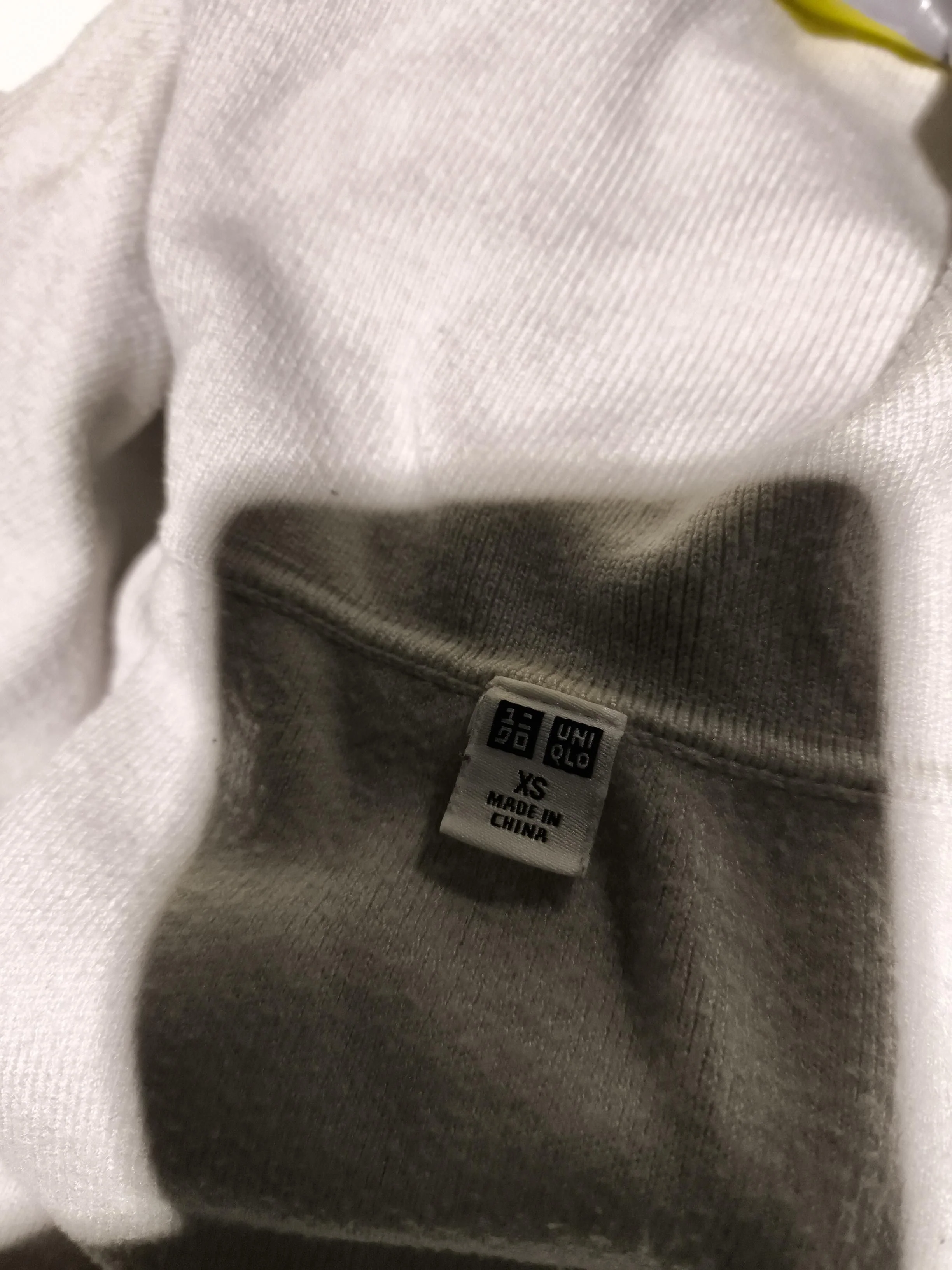 Uniqlo Men's Jumper XS Cream Acrylic - Image 6