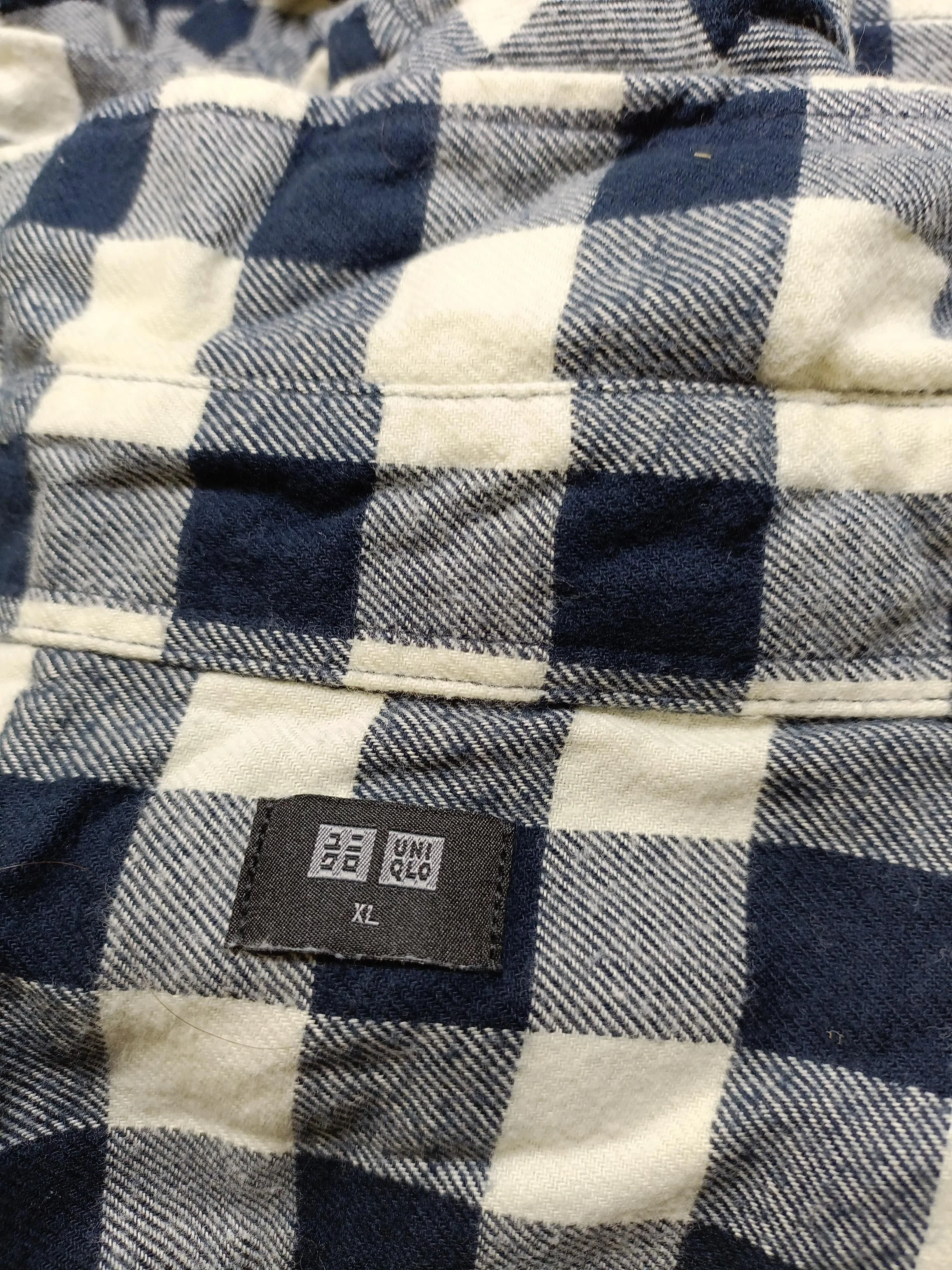 Uniqlo Men's Shirt XL Blue Checkered 100% Cotton Basic - Image 5