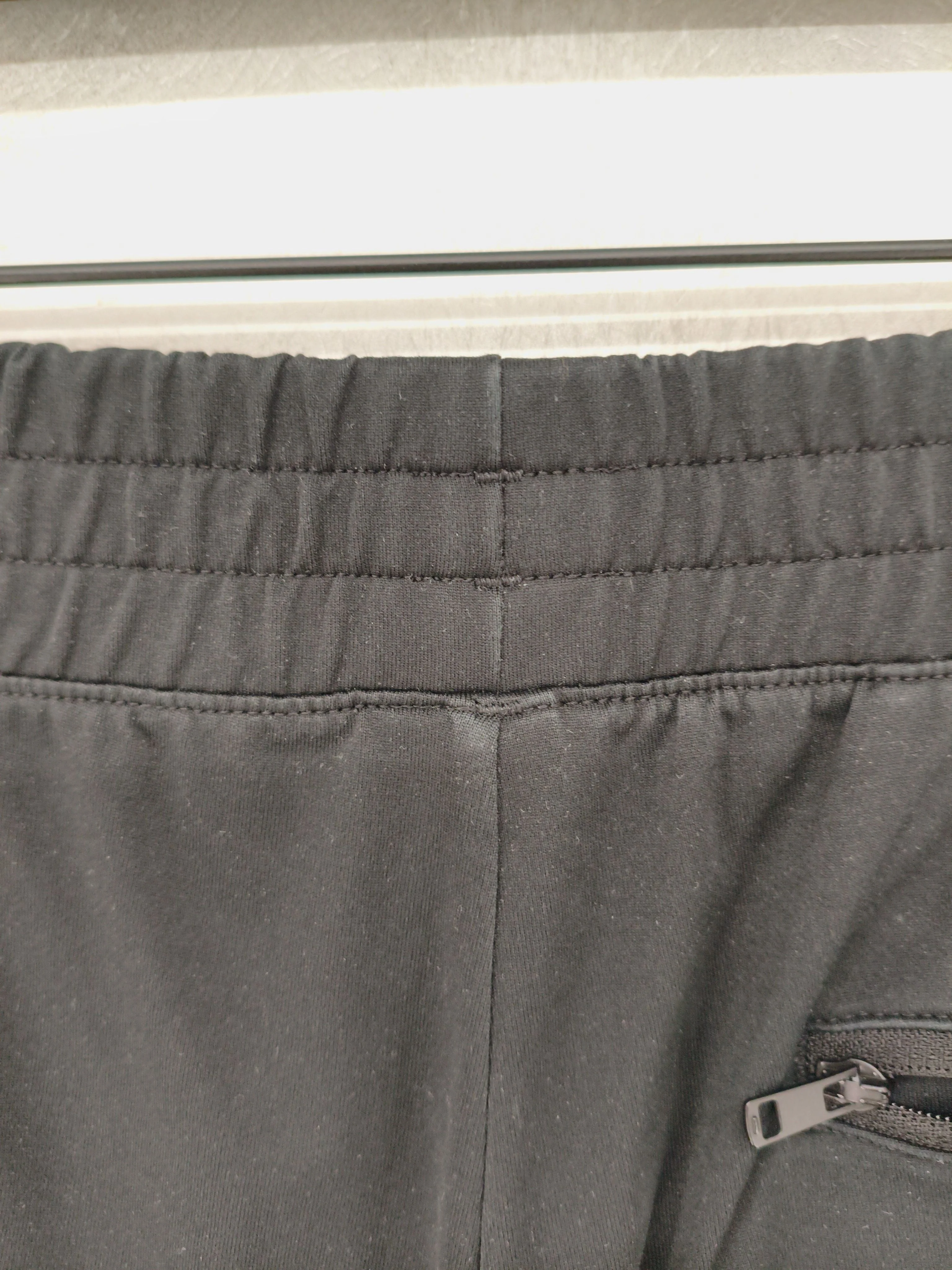 Uniqlo Men's Sports Bottoms L Black 100% Polyester Sweatpants - Image 5
