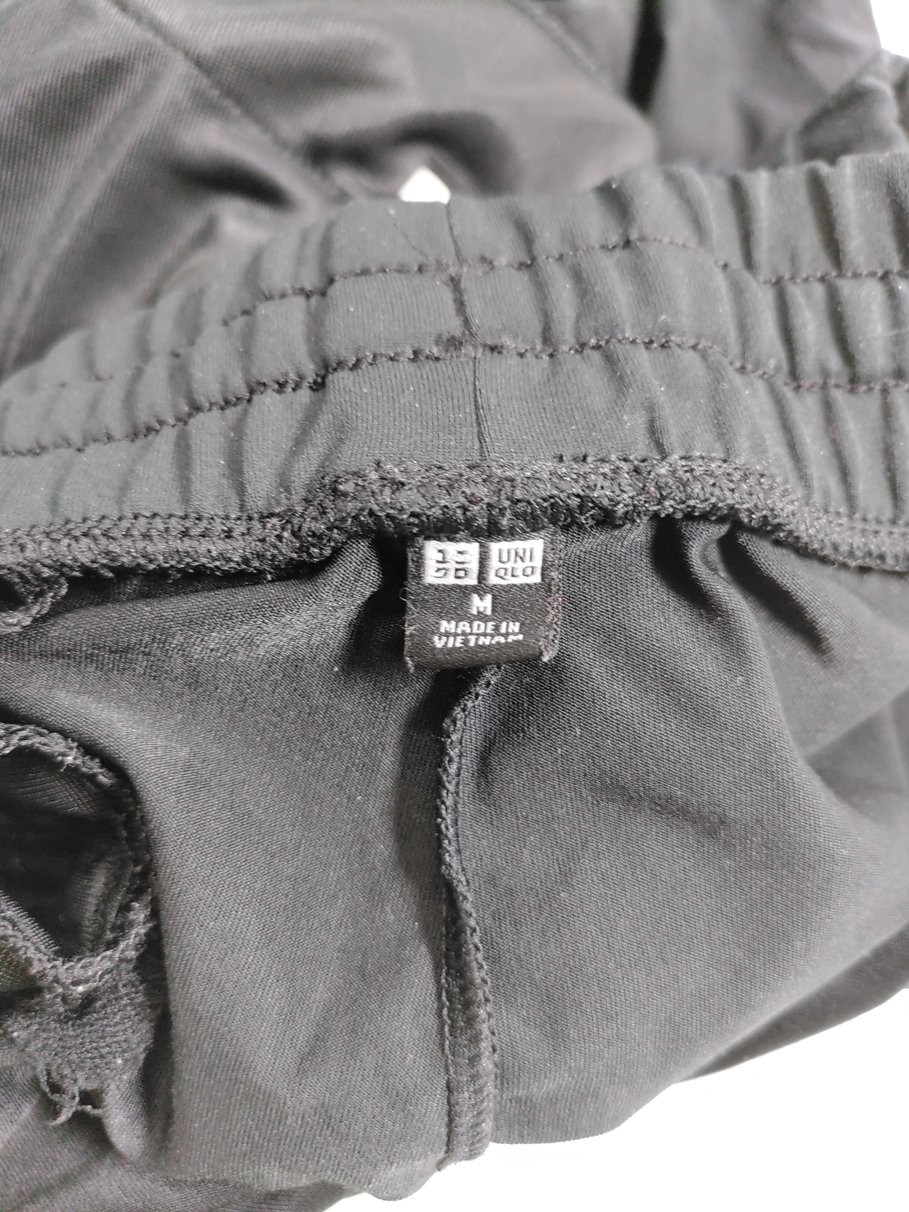 Uniqlo Men's Sports Bottoms M Black Polyester with Elastane Tapered Sweatpants - Image 5