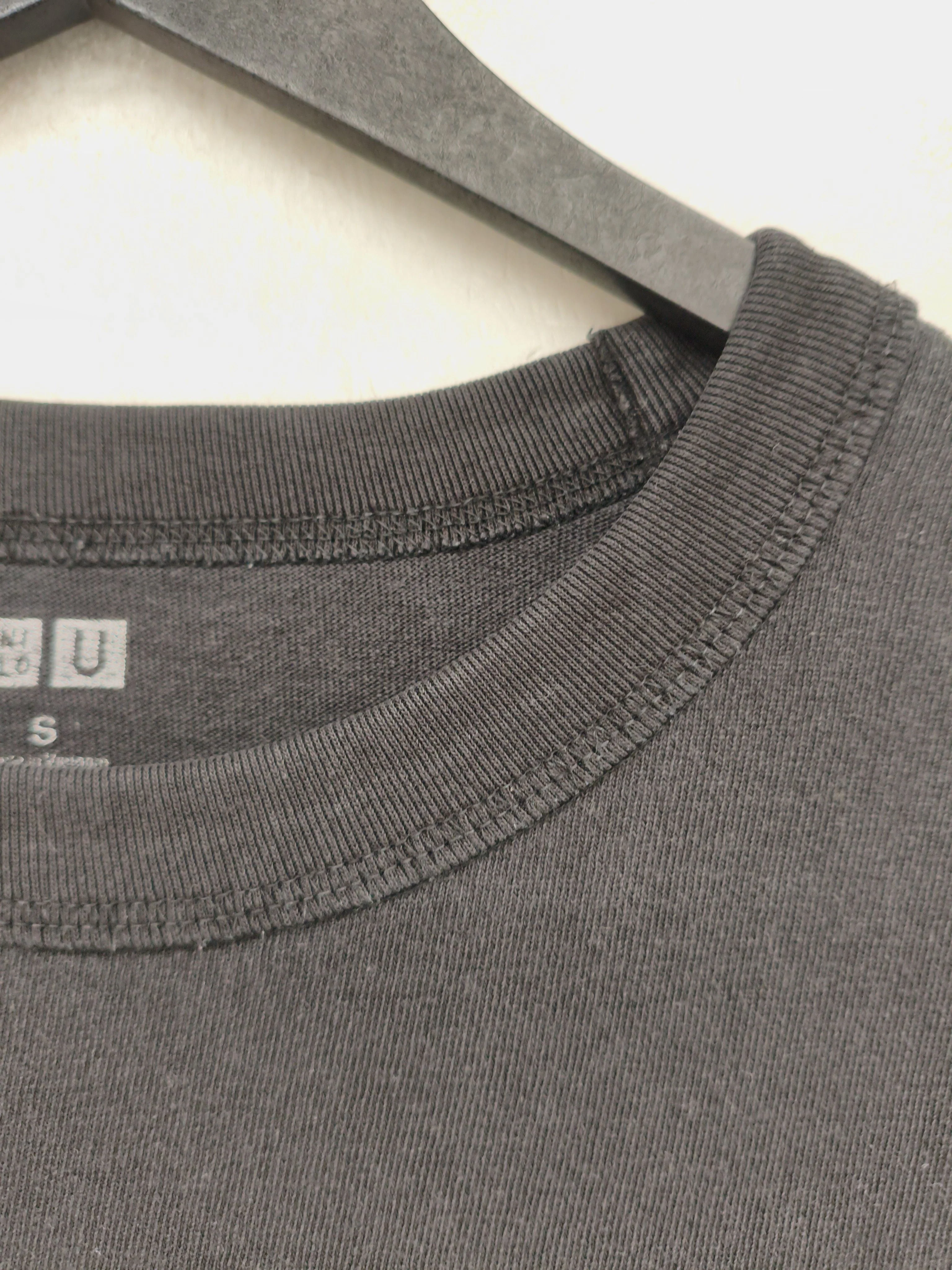 Uniqlo Men's T-Shirt S Black 100% Cotton Basic - Image 5
