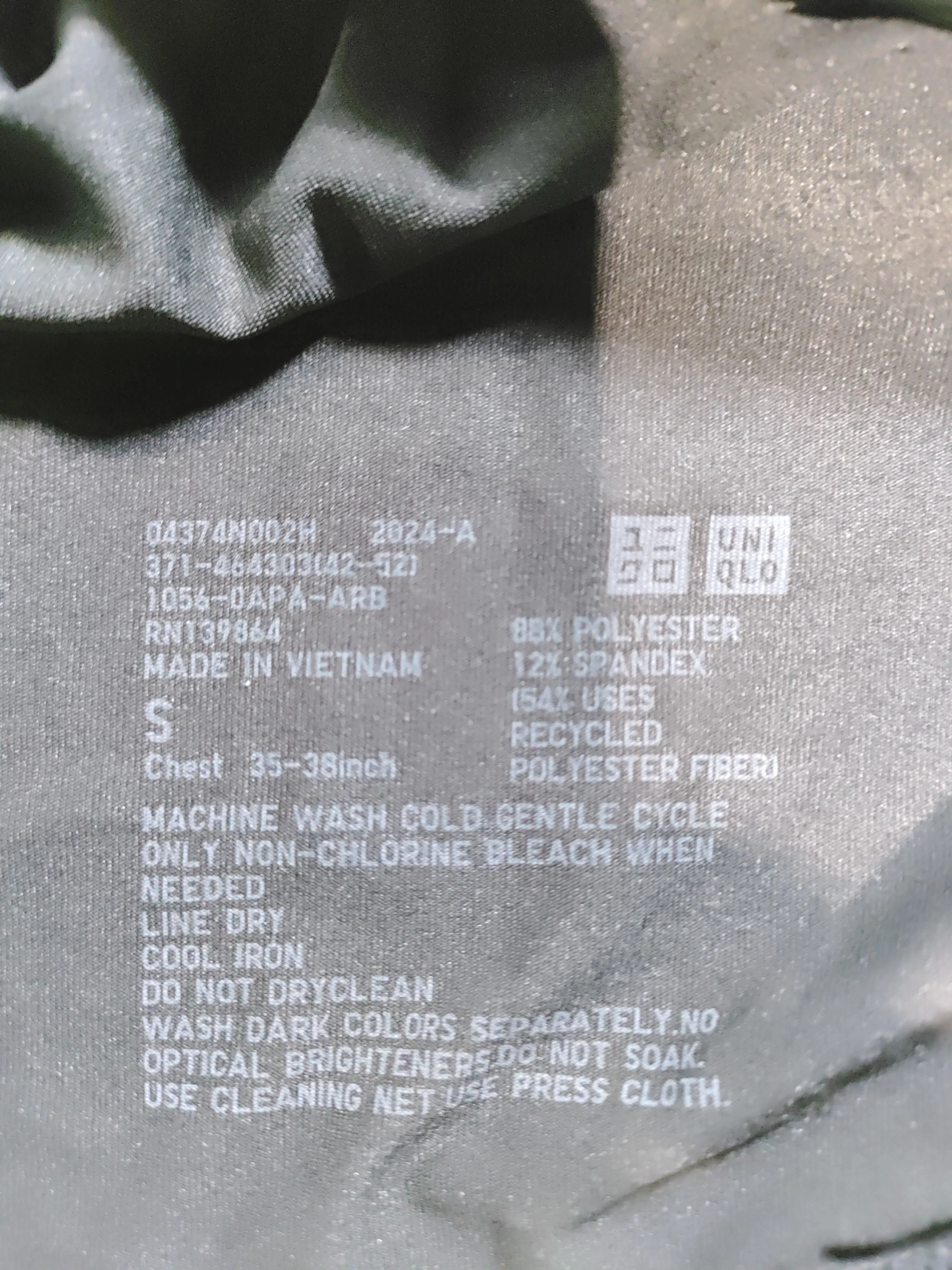 Uniqlo Men's T-Shirt S Black Polyester with Spandex Basic - Image 6