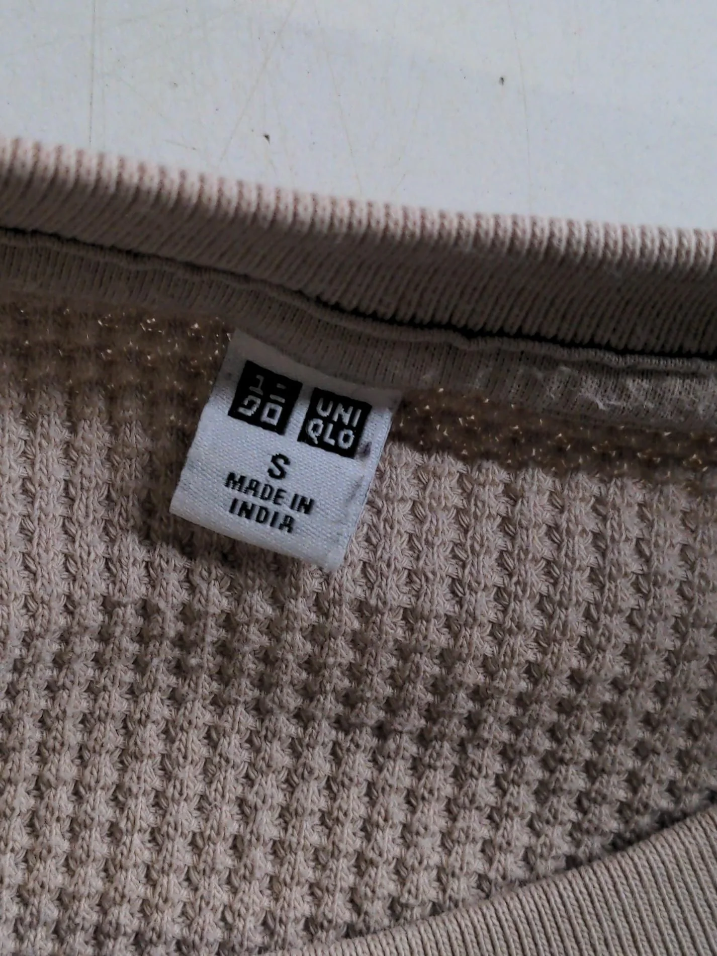 Uniqlo Men's T-Shirt S Cream Cotton with Polyester Basic - Image 5