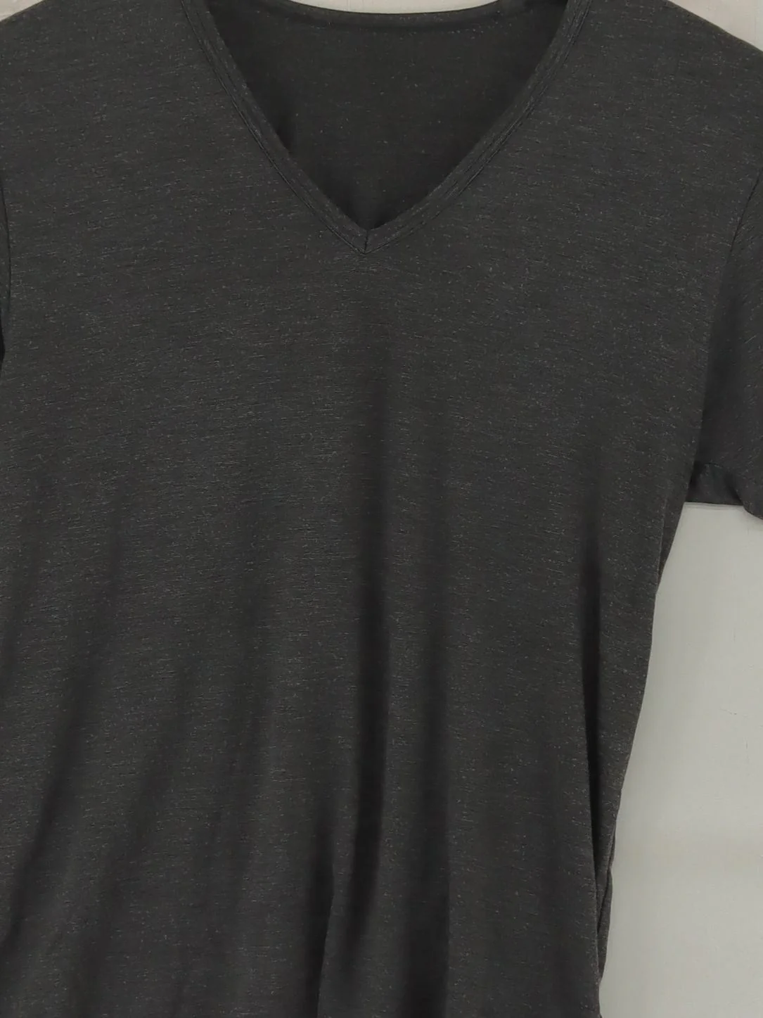 Uniqlo Men's T-Shirt S Grey Polyester with Viscose, Acrylic, Elastane Basic - Image 3