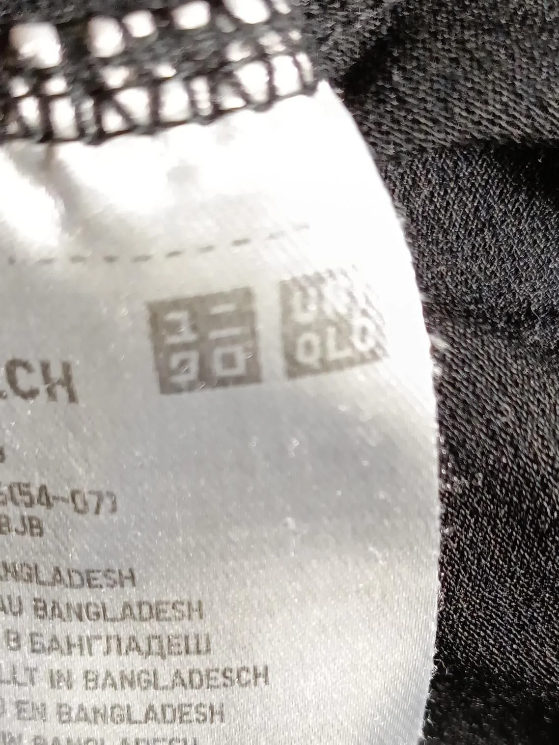 Uniqlo Men's T-Shirt XL Black Polyester with Viscose, Acrylic, Elastane Basic - Image 5