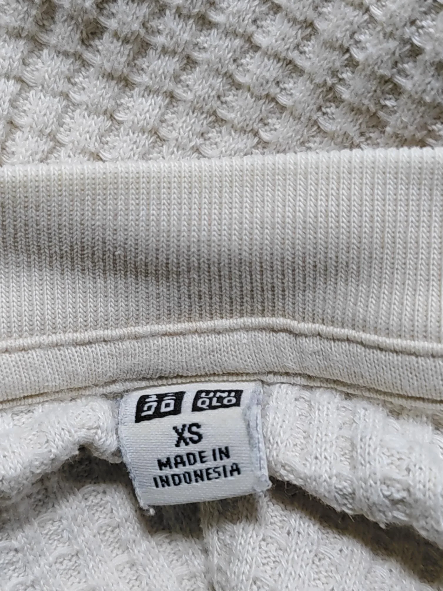 Uniqlo Men's T-Shirt XS Cream Cotton with Polyester Basic - Image 6