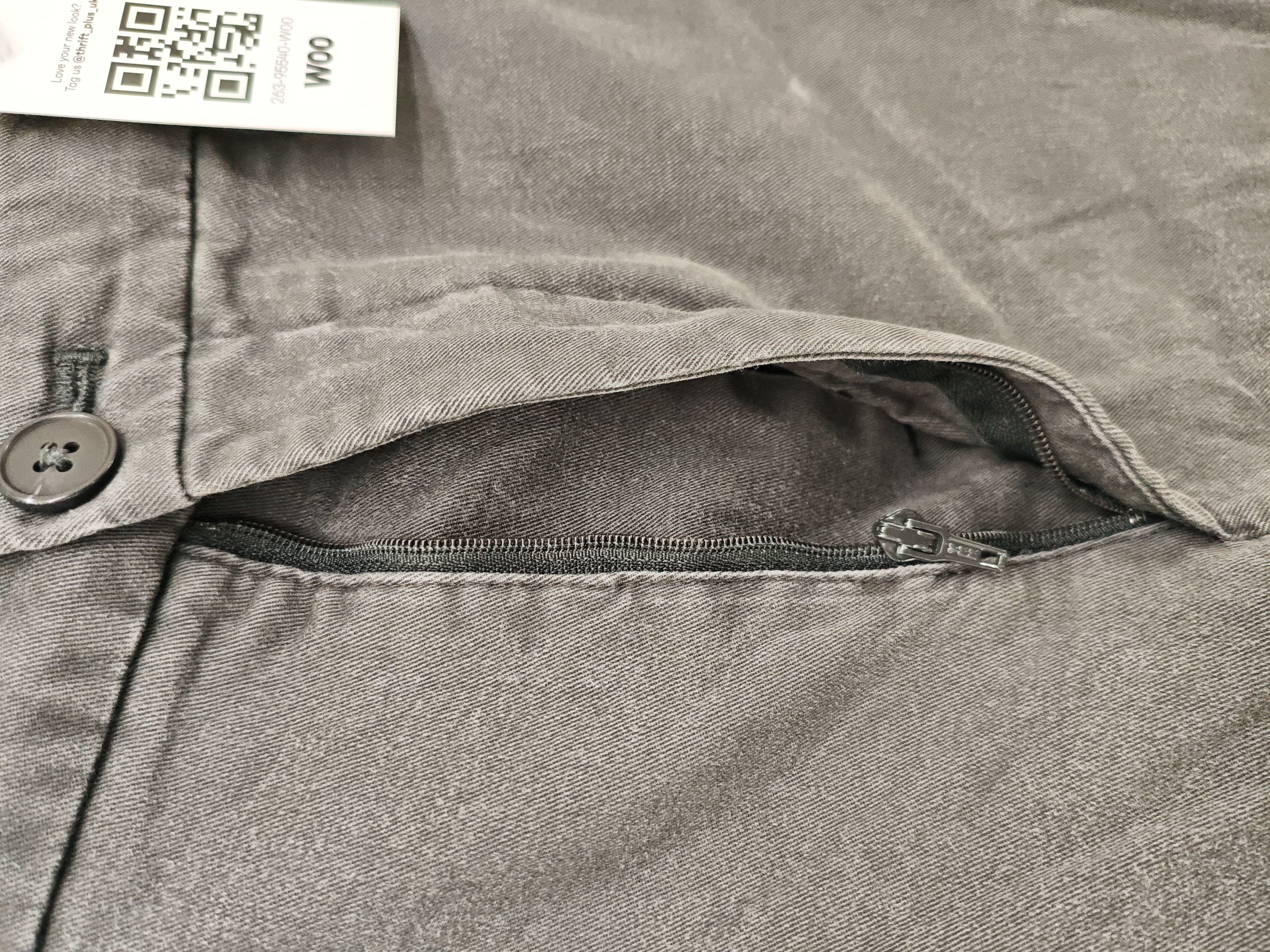 Uniqlo Men's Trousers W 33 in Grey Polyester with Cotton, Spandex Tapered Chino - Image 6