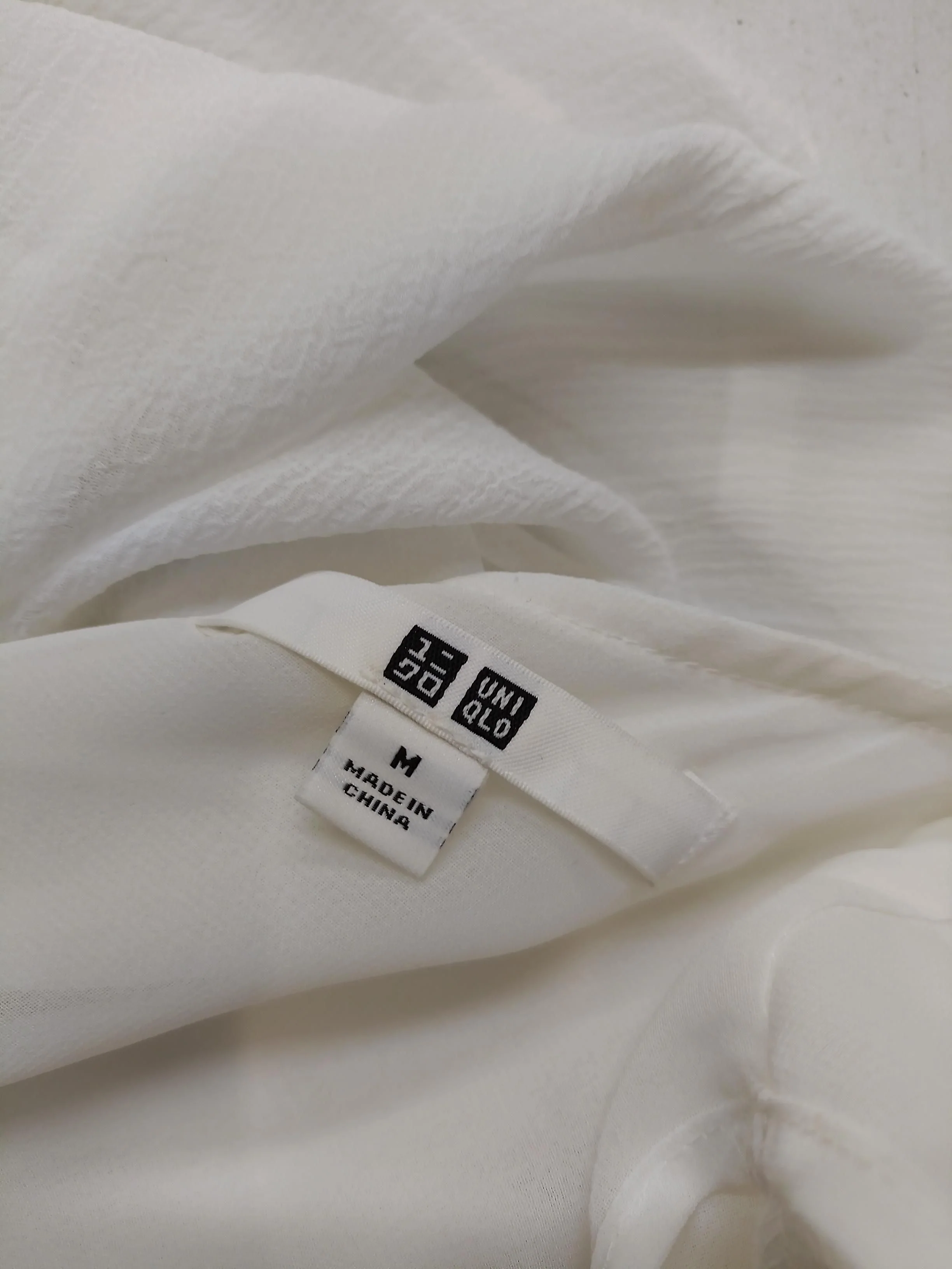 Uniqlo Women's Blouse M White 100% Polyester Short Sleeve Round Neck Basic - Image 5