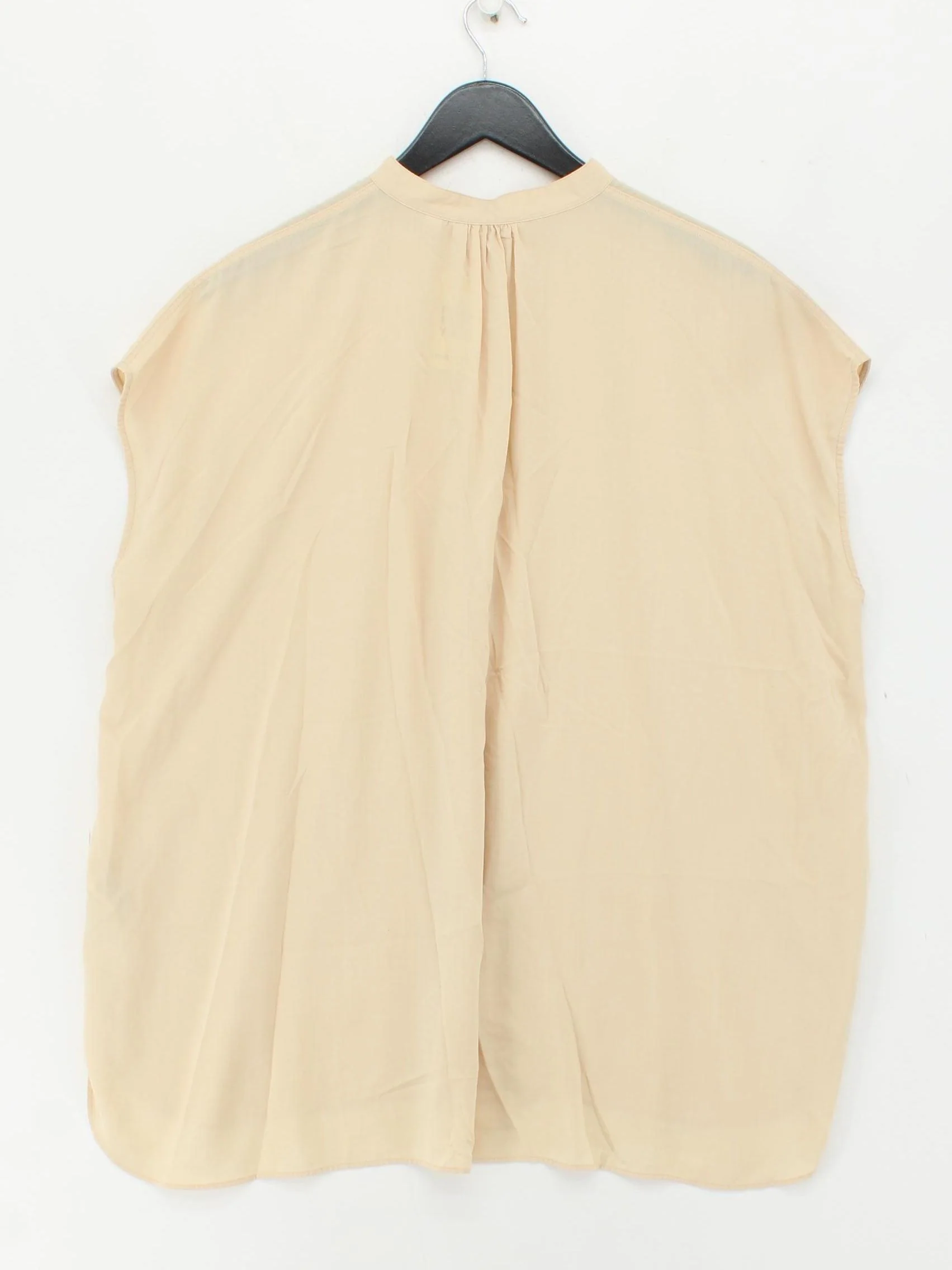 Uniqlo Women's Blouse XL Cream Viscose with Polyester Sleeveless Collared Basic - Image 2