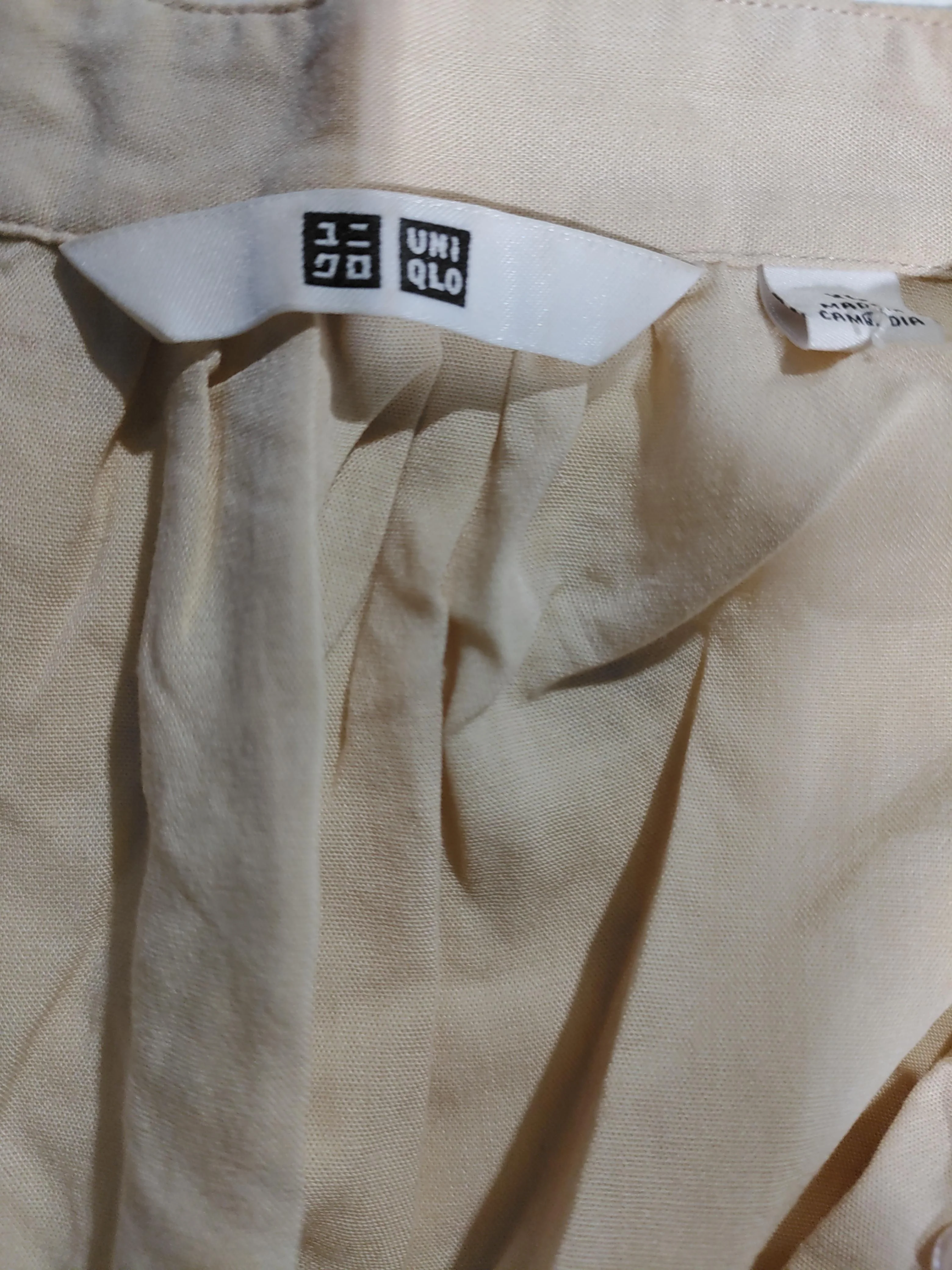 Uniqlo Women's Blouse XL Cream Viscose with Polyester Sleeveless Collared Basic - Image 5