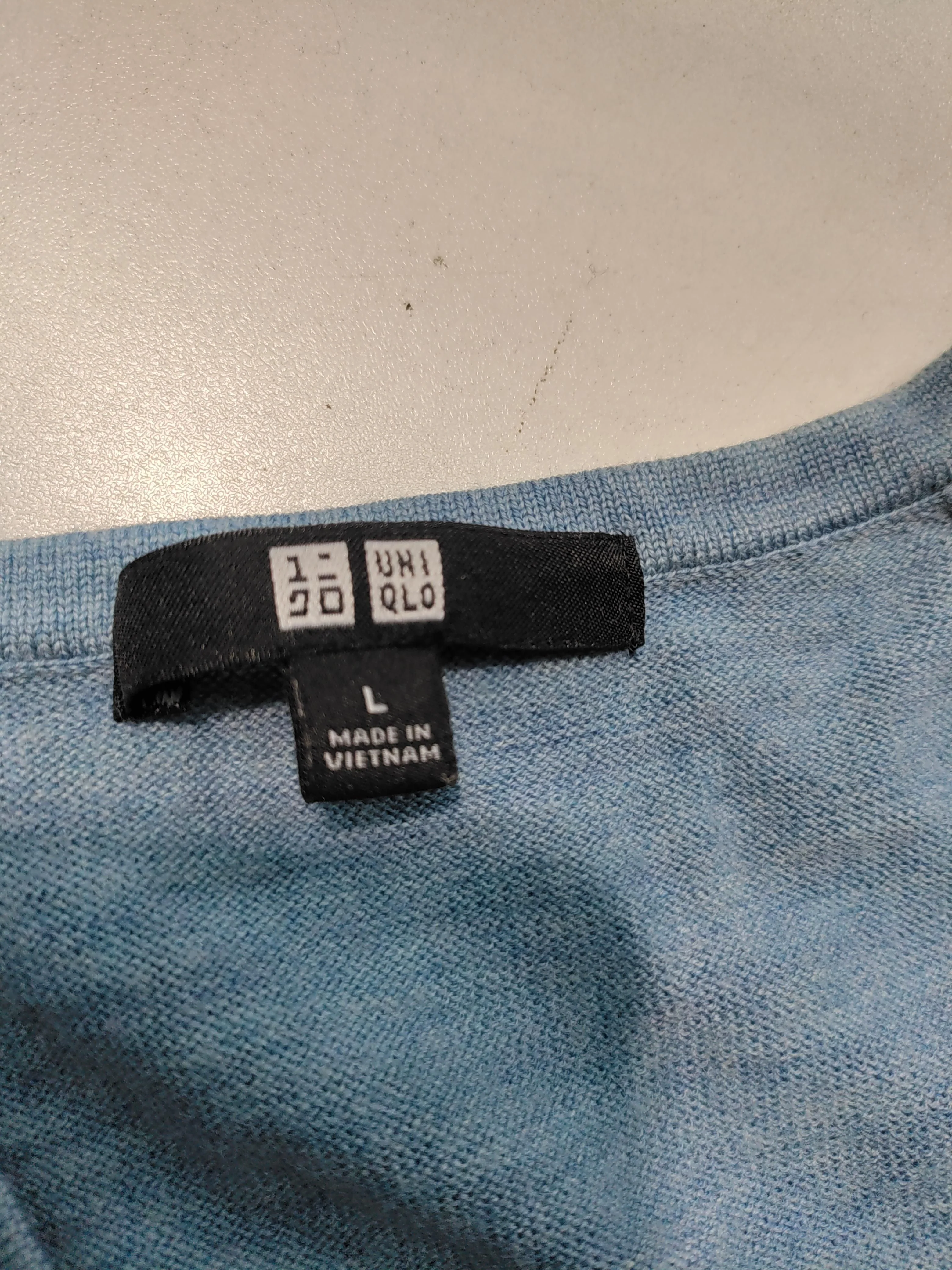 Uniqlo Women's Jumper L Blue 100% Wool V-Neck Pullover - Image 5