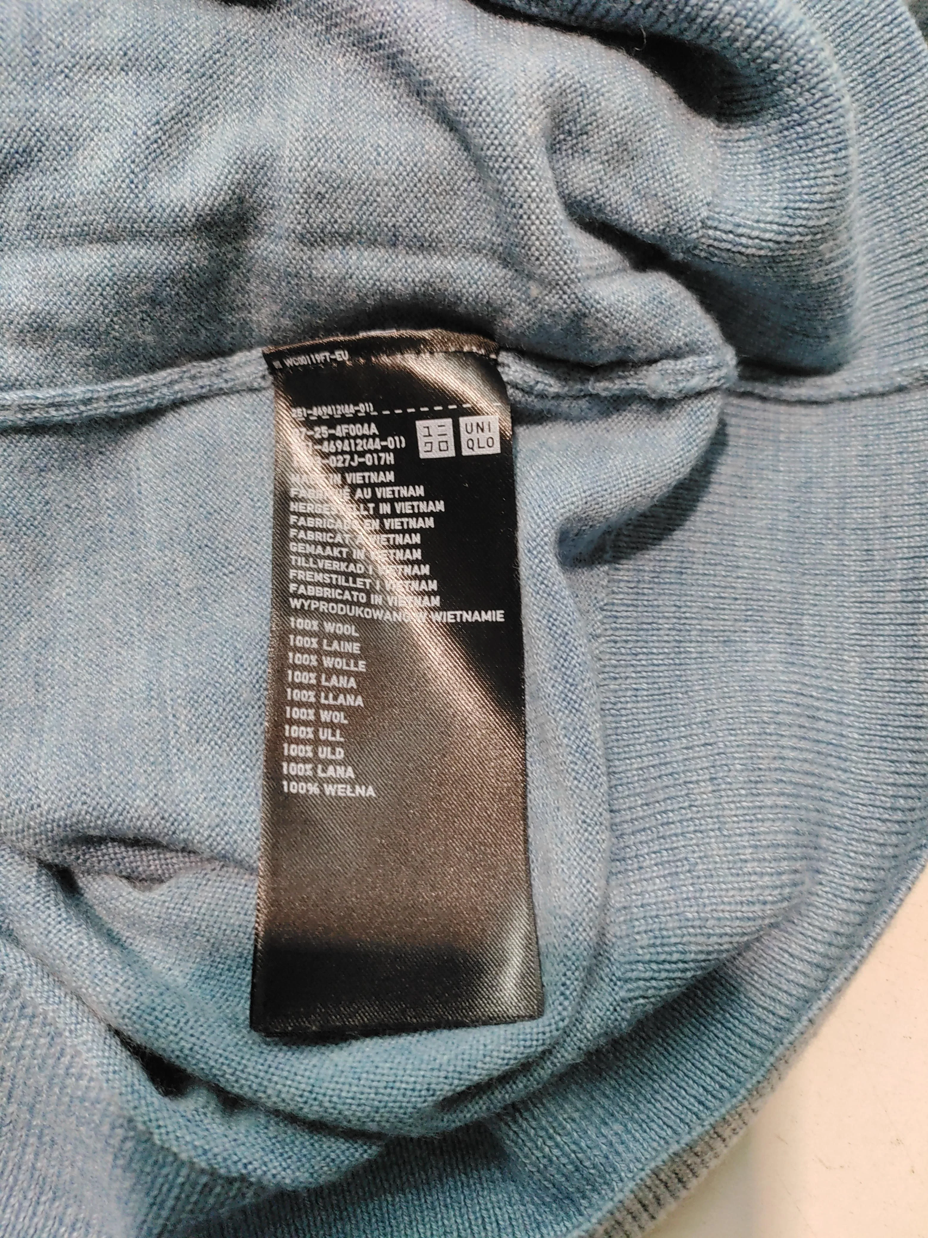 Uniqlo Women's Jumper L Blue 100% Wool V-Neck Pullover - Image 6
