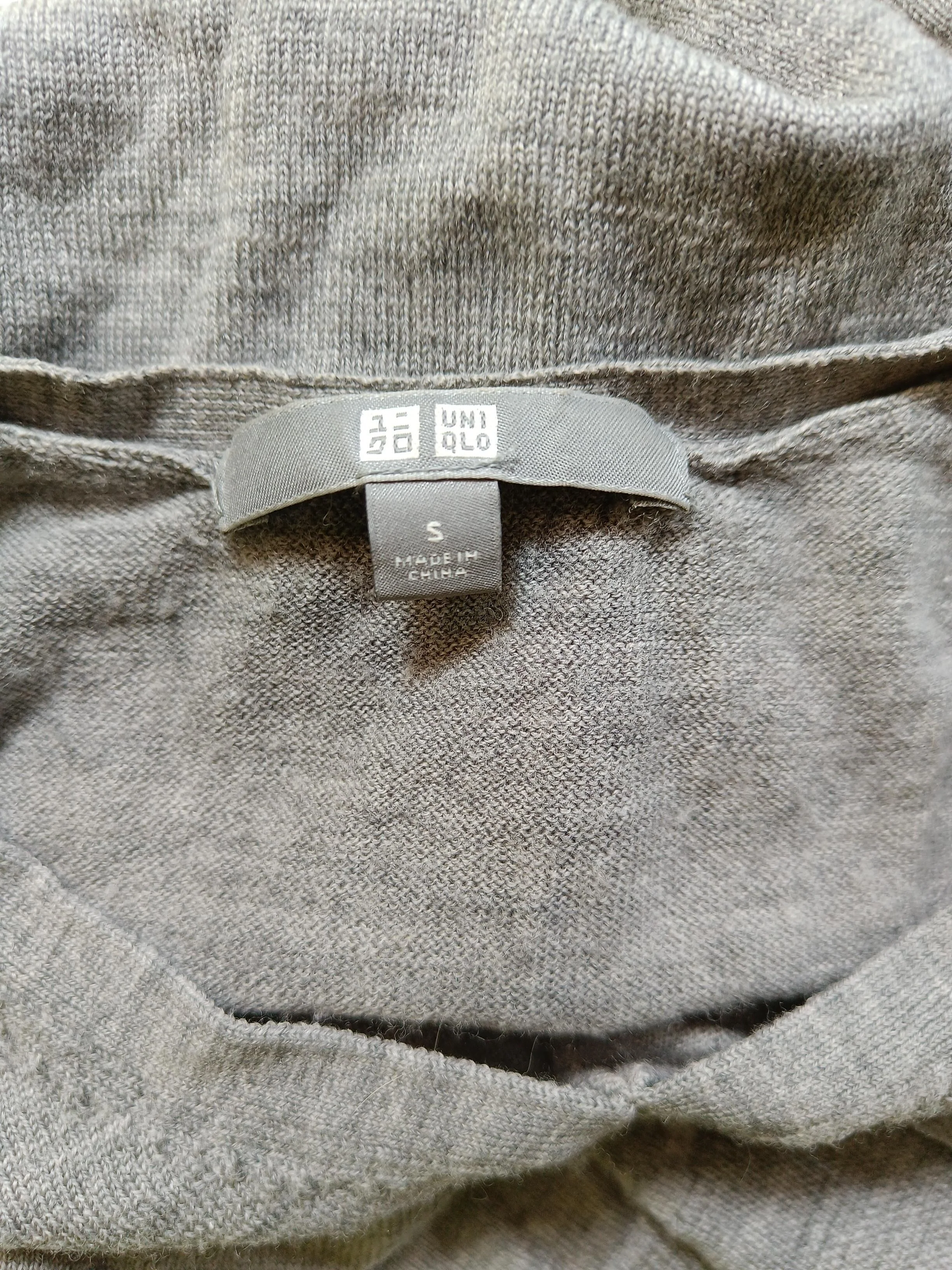 Uniqlo Women's Jumper S Grey 100% Wool V-Neck Pullover - Image 5