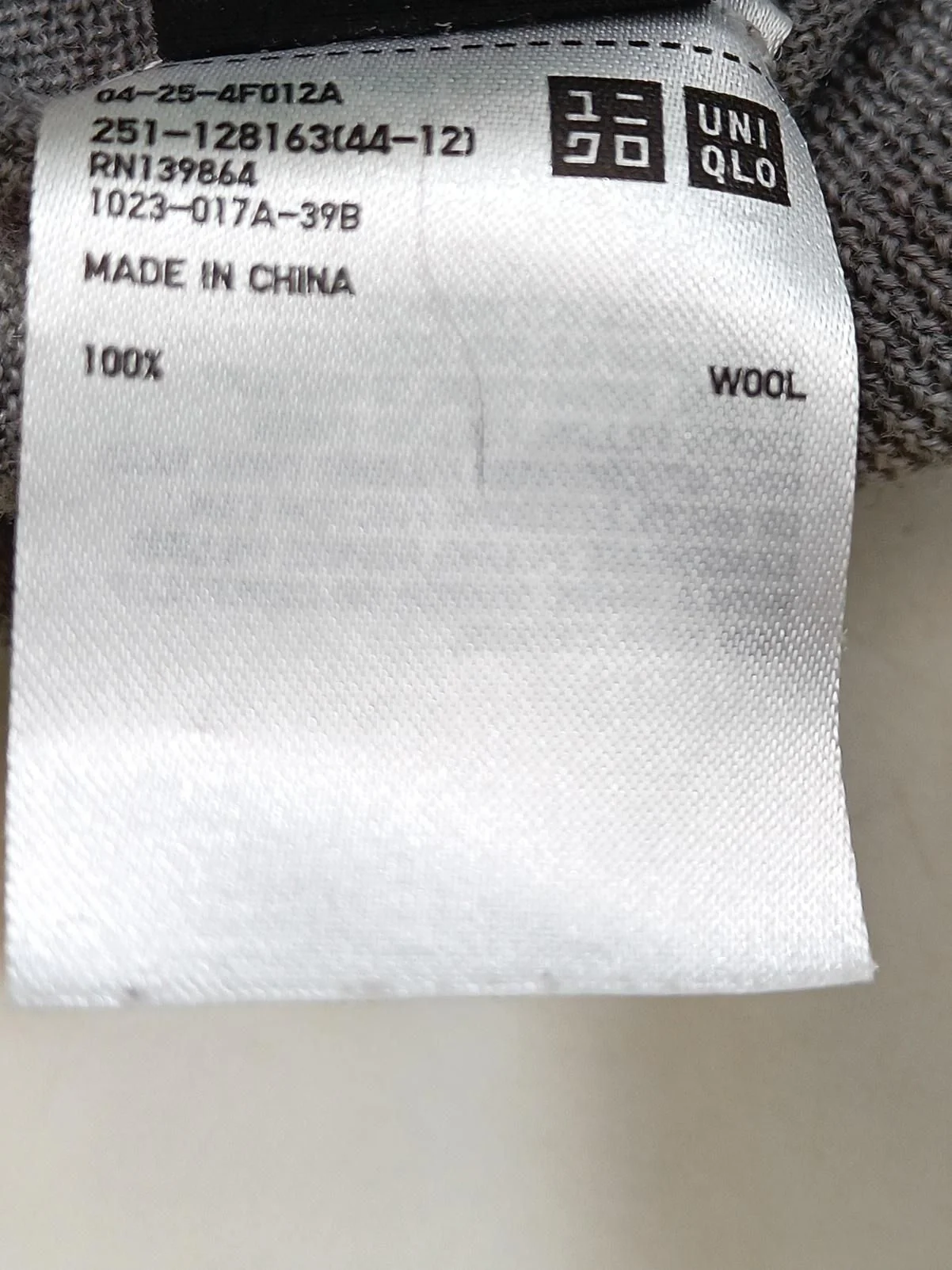 Uniqlo Women's Jumper S Grey 100% Wool V-Neck Pullover - Image 6