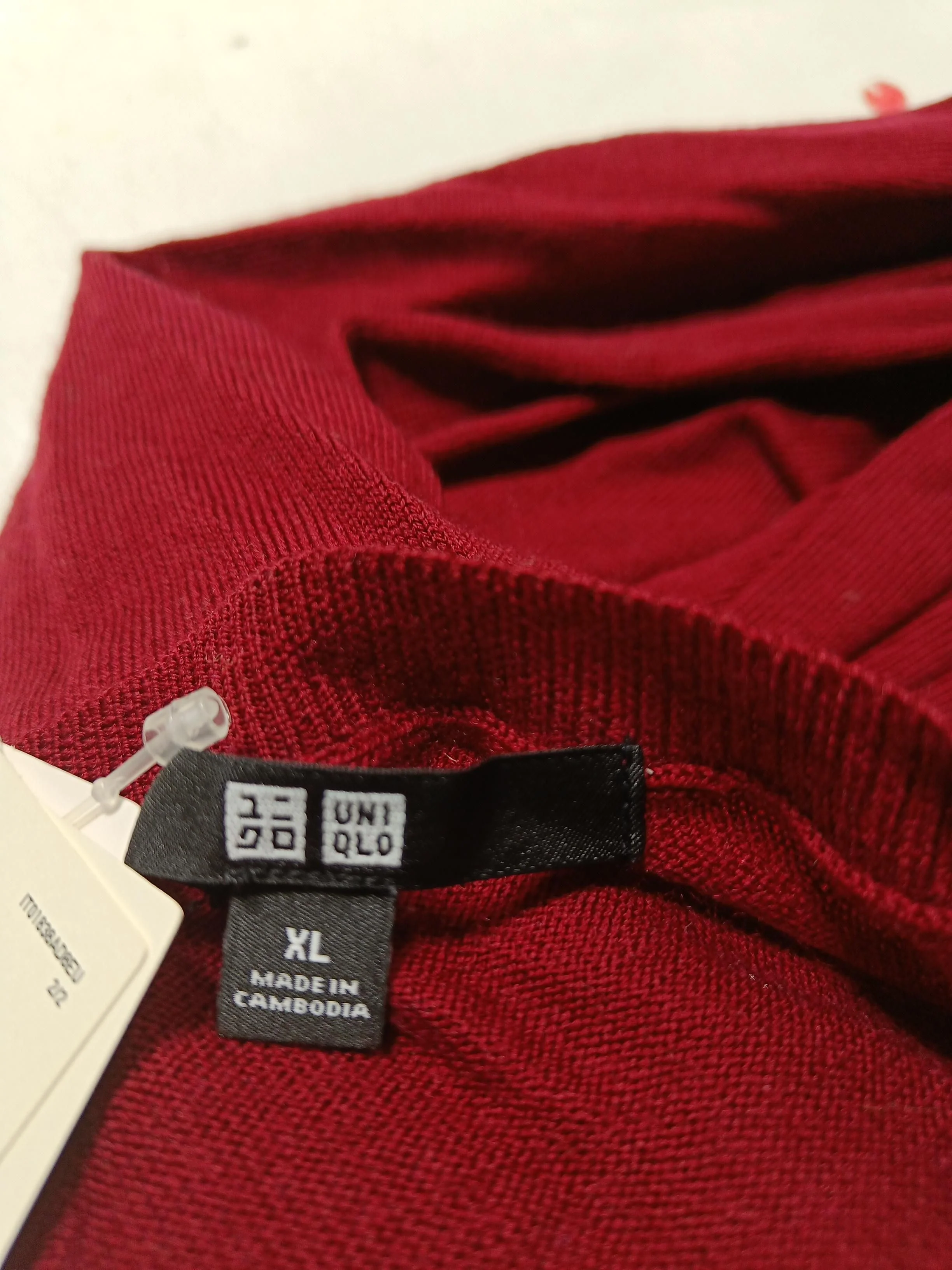 Uniqlo Women's Jumper XL Red 100% Wool V-Neck Pullover New with tags - Image 6