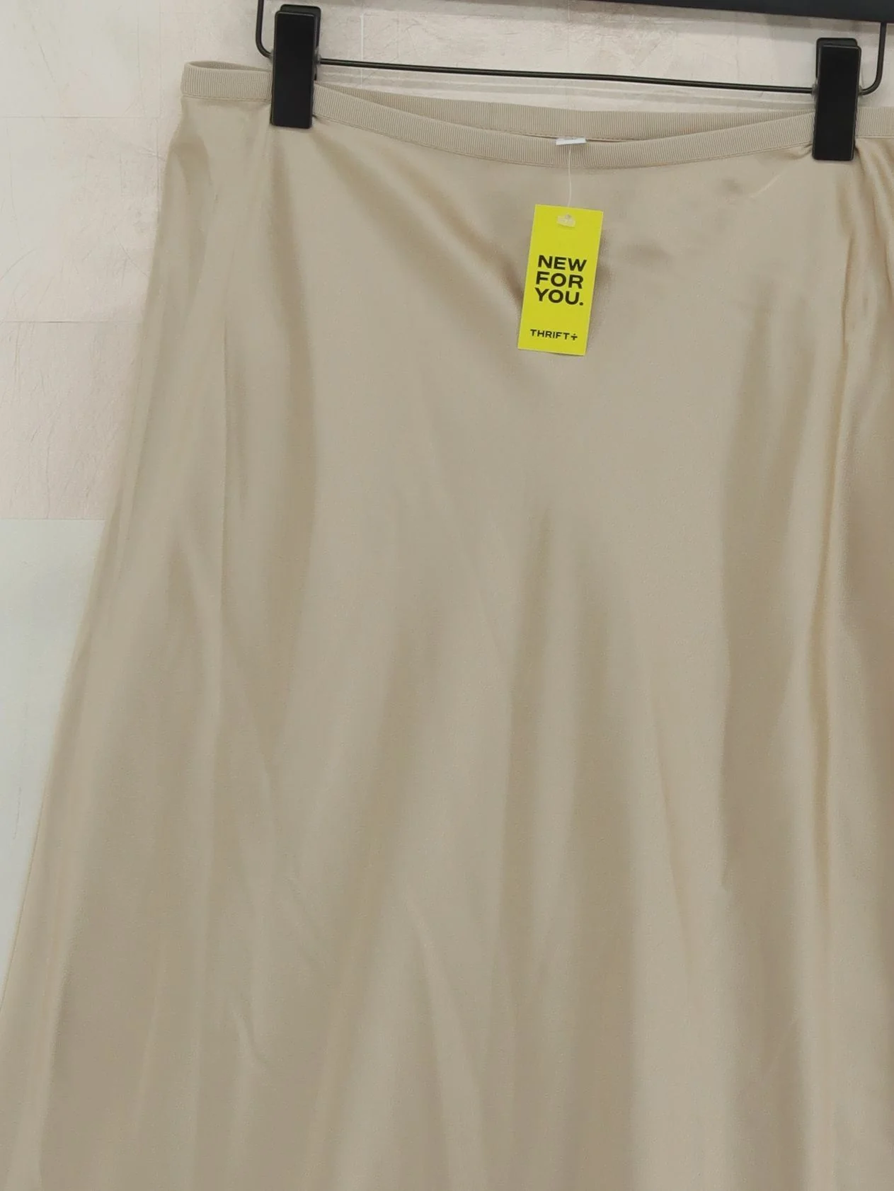 Uniqlo Women's Midi Skirt L Cream Polyester with Elastane Midi Straight & Pencil - Image 3