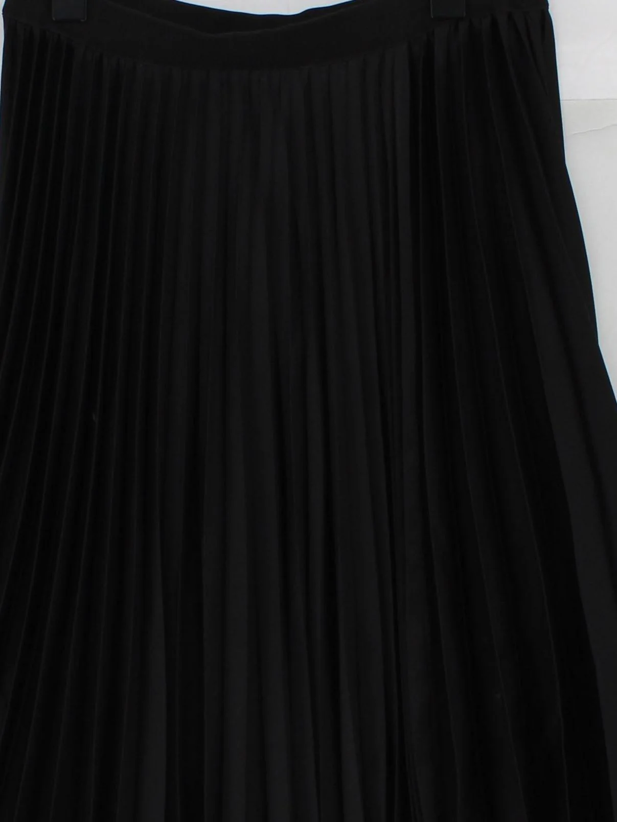 Uniqlo Women's Midi Skirt S Black Polyester with Elastane Midi Pleated - Image 3