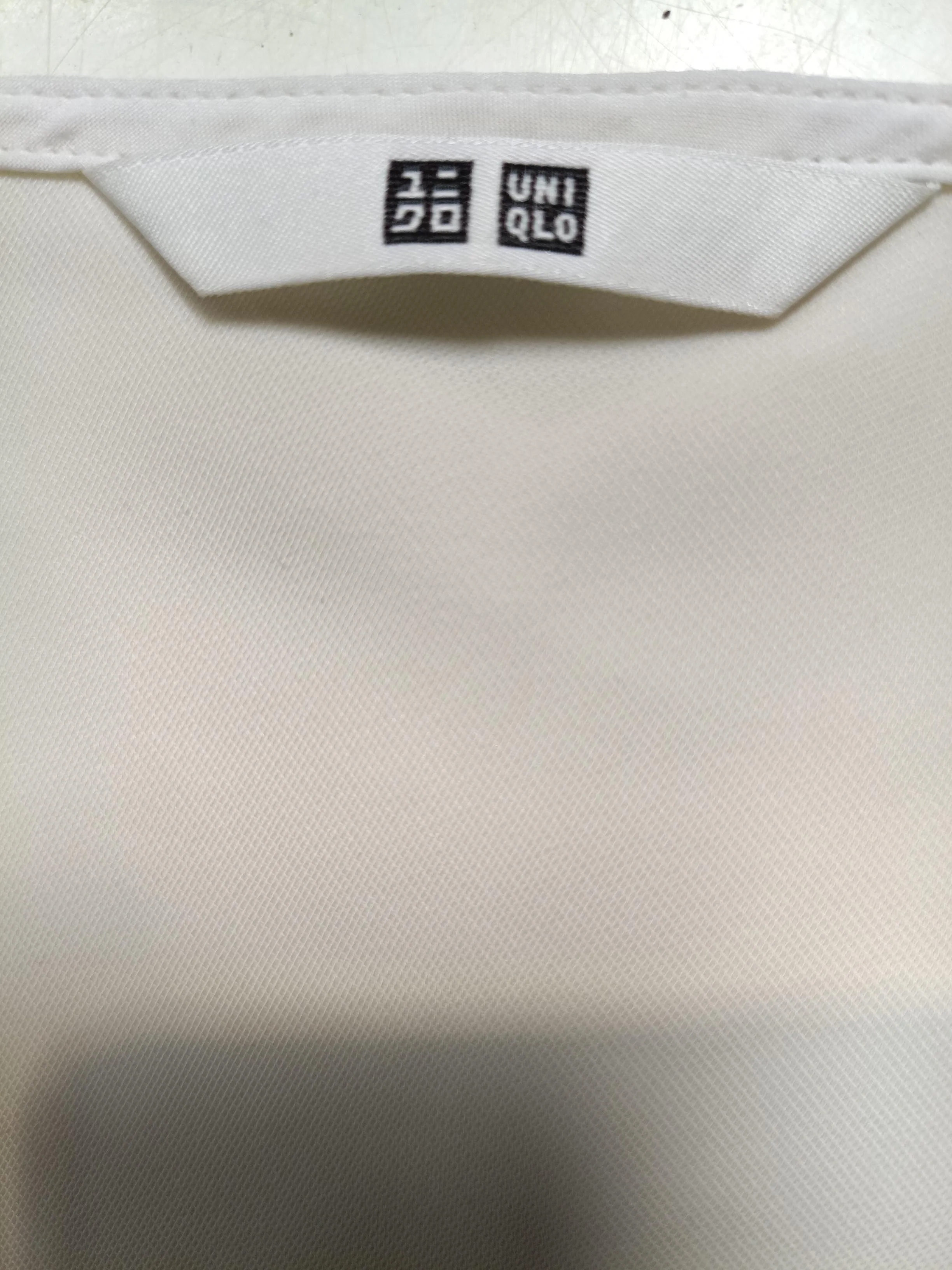 Uniqlo Women's T-Shirt L Cream 100% Other Sleeveless V-Neck Camisole - Image 6