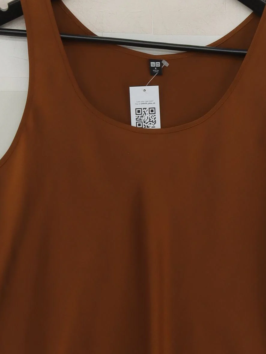 Uniqlo Women's T-Shirt M Brown Polyester with Elastane Basic - Image 3