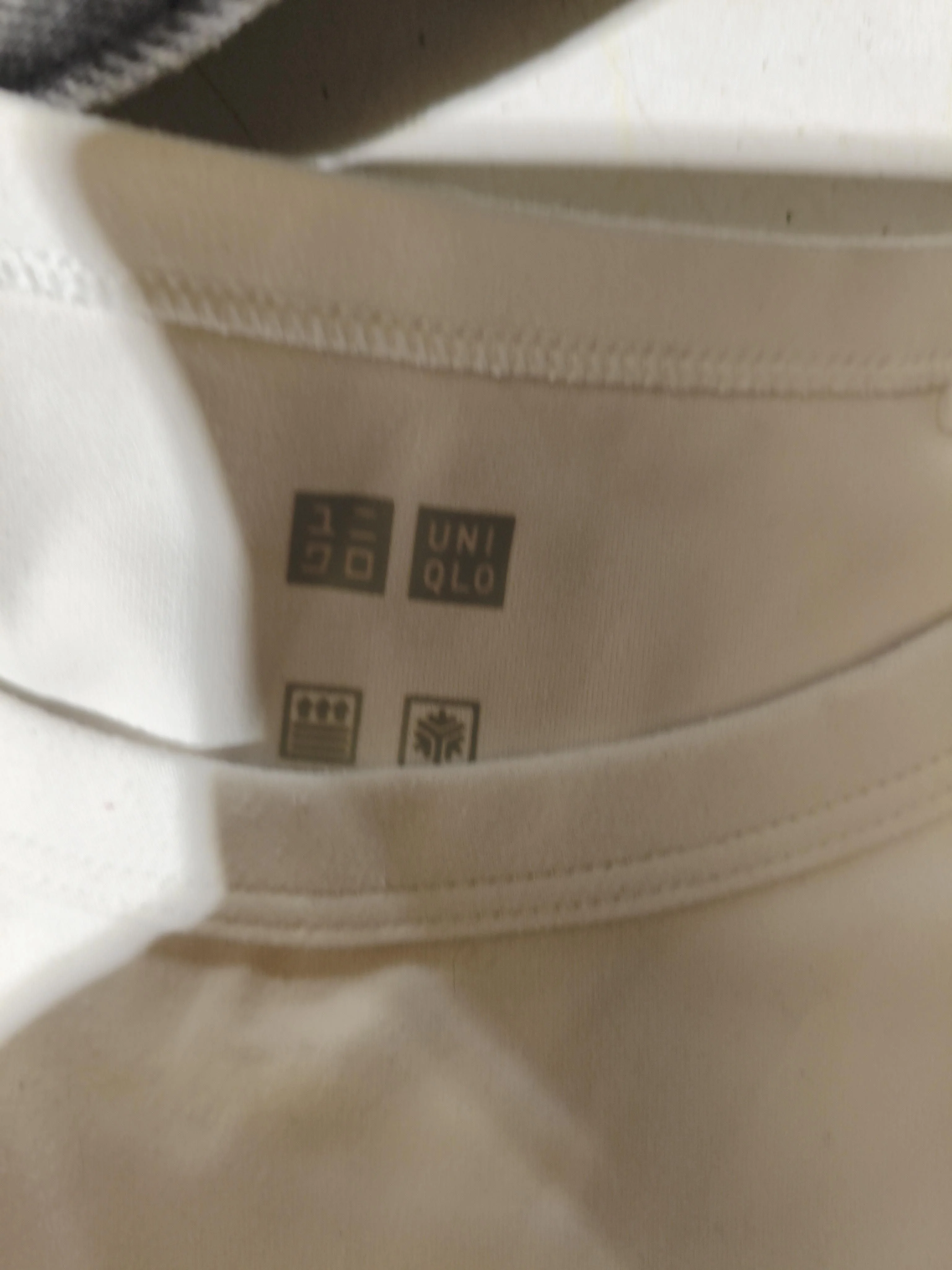 Uniqlo Women's T-Shirt M White Polyester with Elastane Basic - Image 6