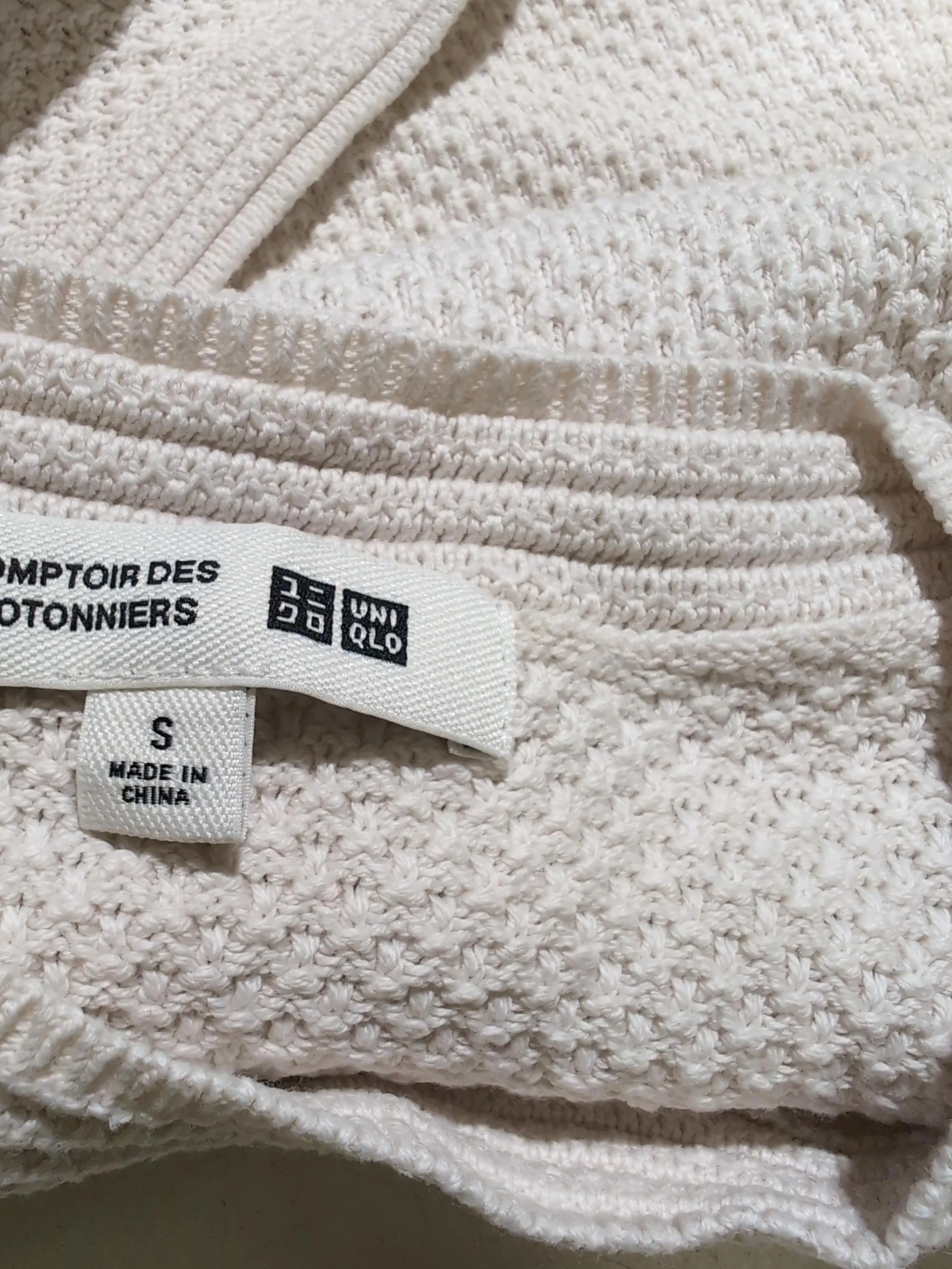 Uniqlo Women's T-Shirt S Cream 100% Other Sleeveless Round Neck Basic - Image 5