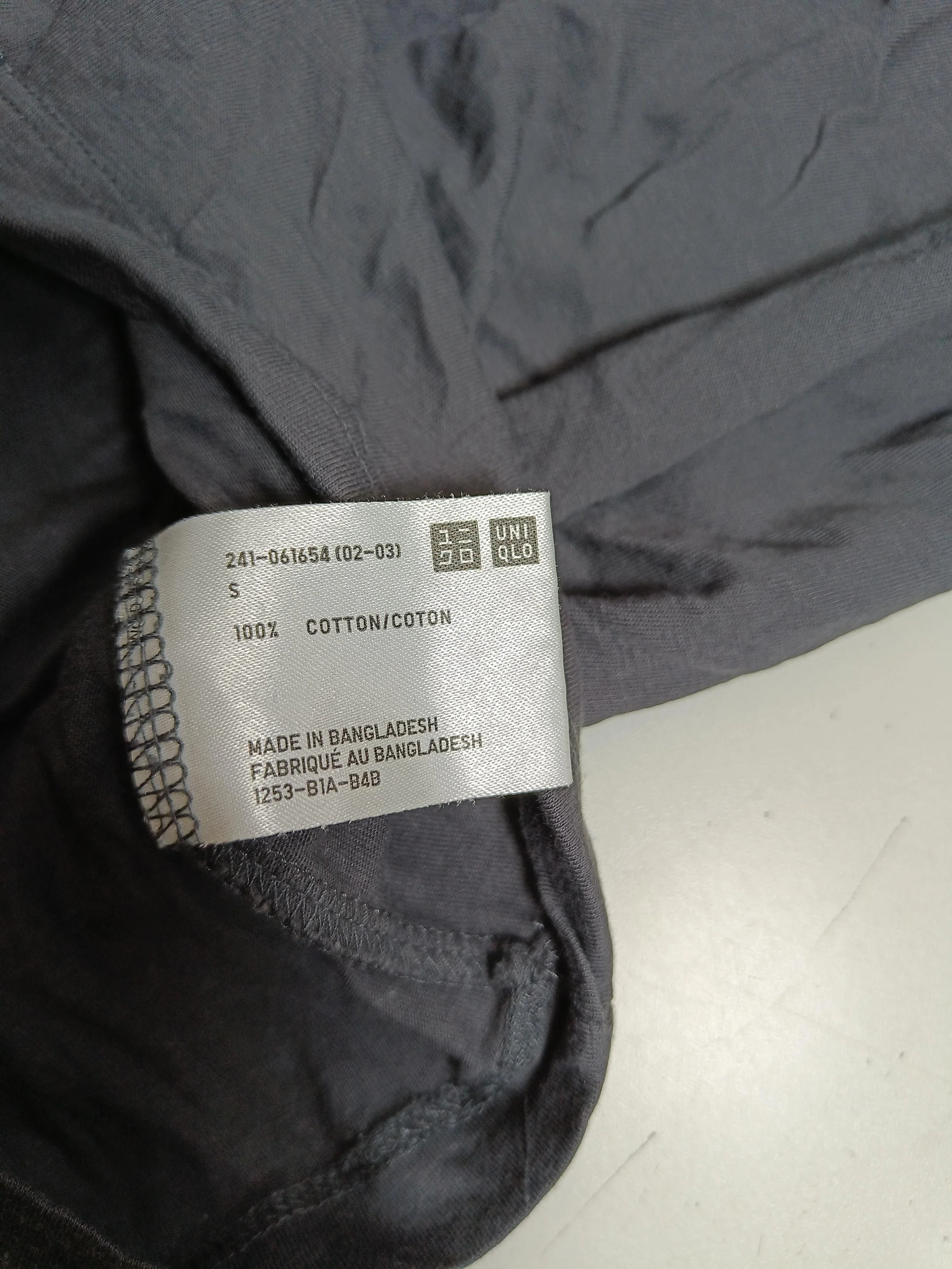 Uniqlo Women's T-Shirt S Grey 100% Cotton Sleeveless V-Neck Basic - Image 5