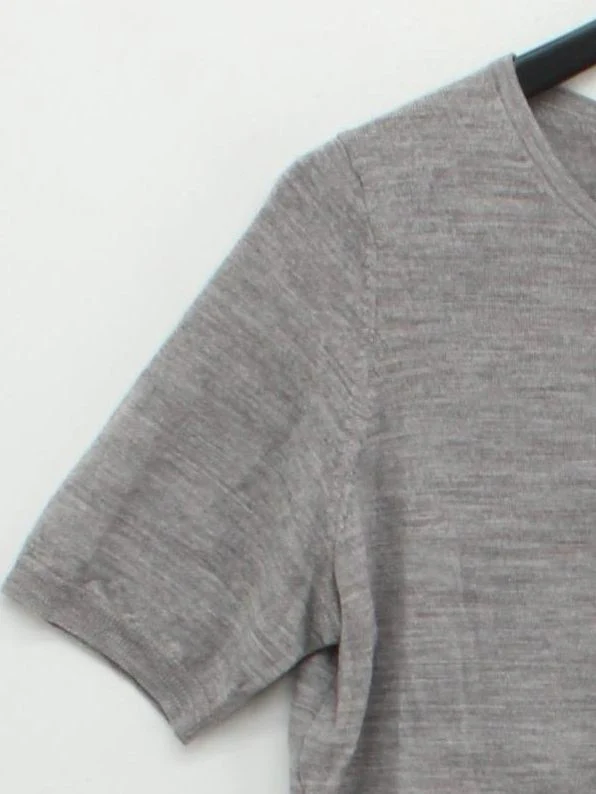 Uniqlo Women's Top L Grey 100% Wool Short Sleeve Round Neck Basic - Image 4