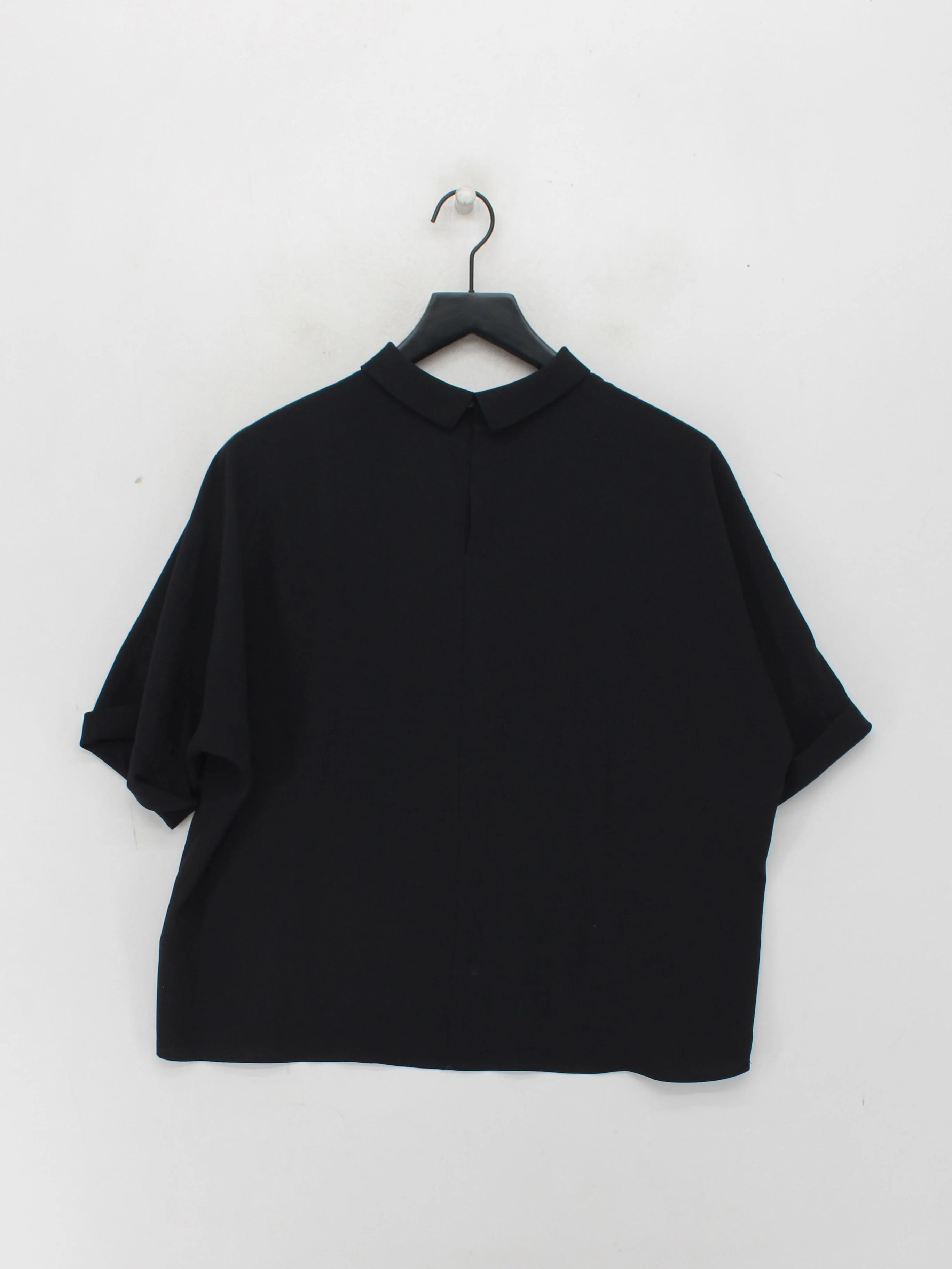 Uniqlo Women's Top M Black Polyester with Other Short Sleeve Collared Cropped - Image 2